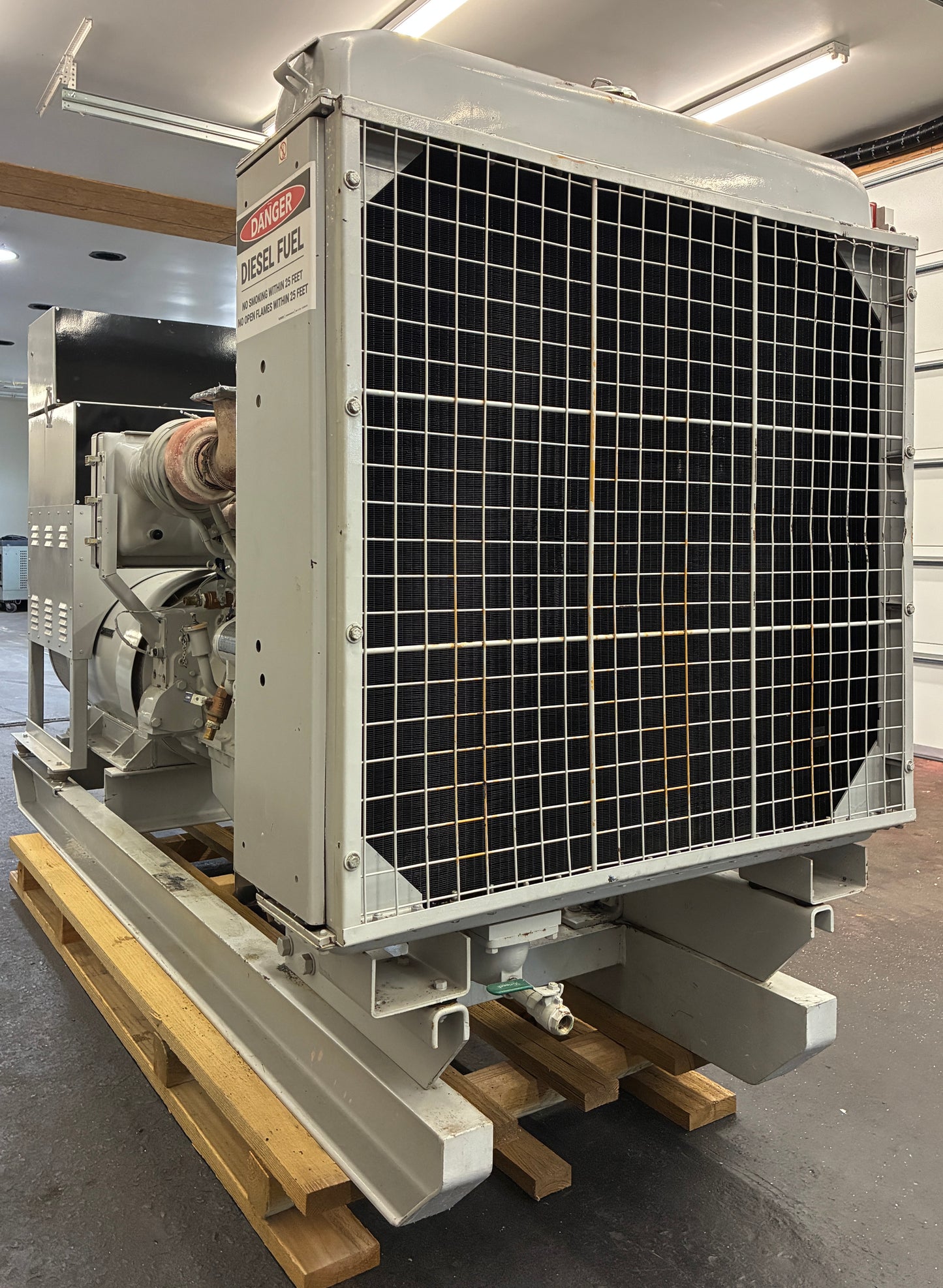 300KW Kato/CAT 3406 Diesel Generator, 827 Hours, 1 or 3 Phase