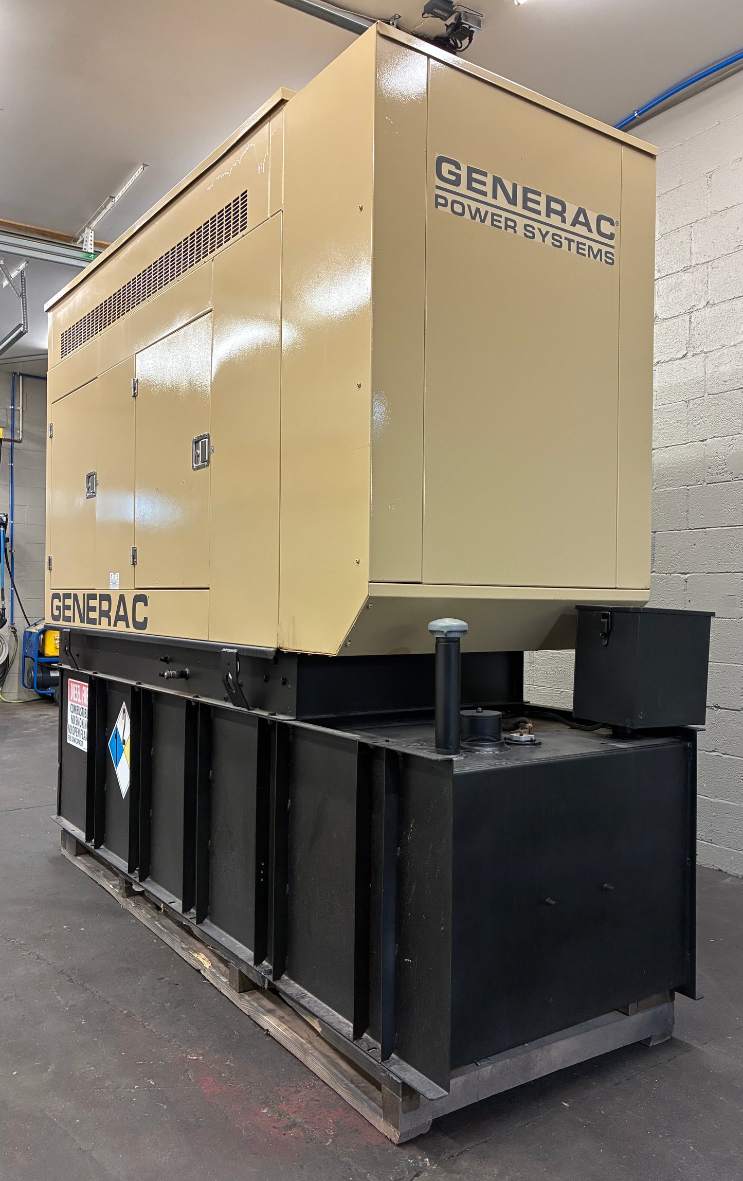 60KW Generac John Deere Diesel Standby Generator, 633hours, 120/240v 1P