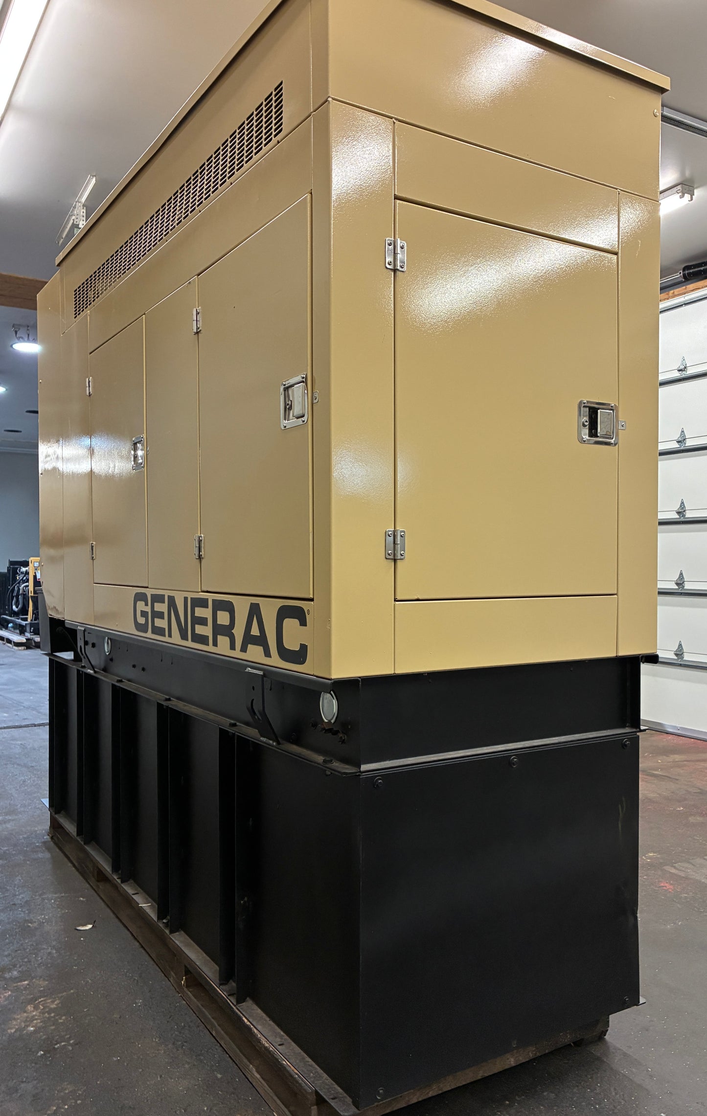 60KW Generac John Deere Diesel Standby Generator, 633hours, 120/240v 1P