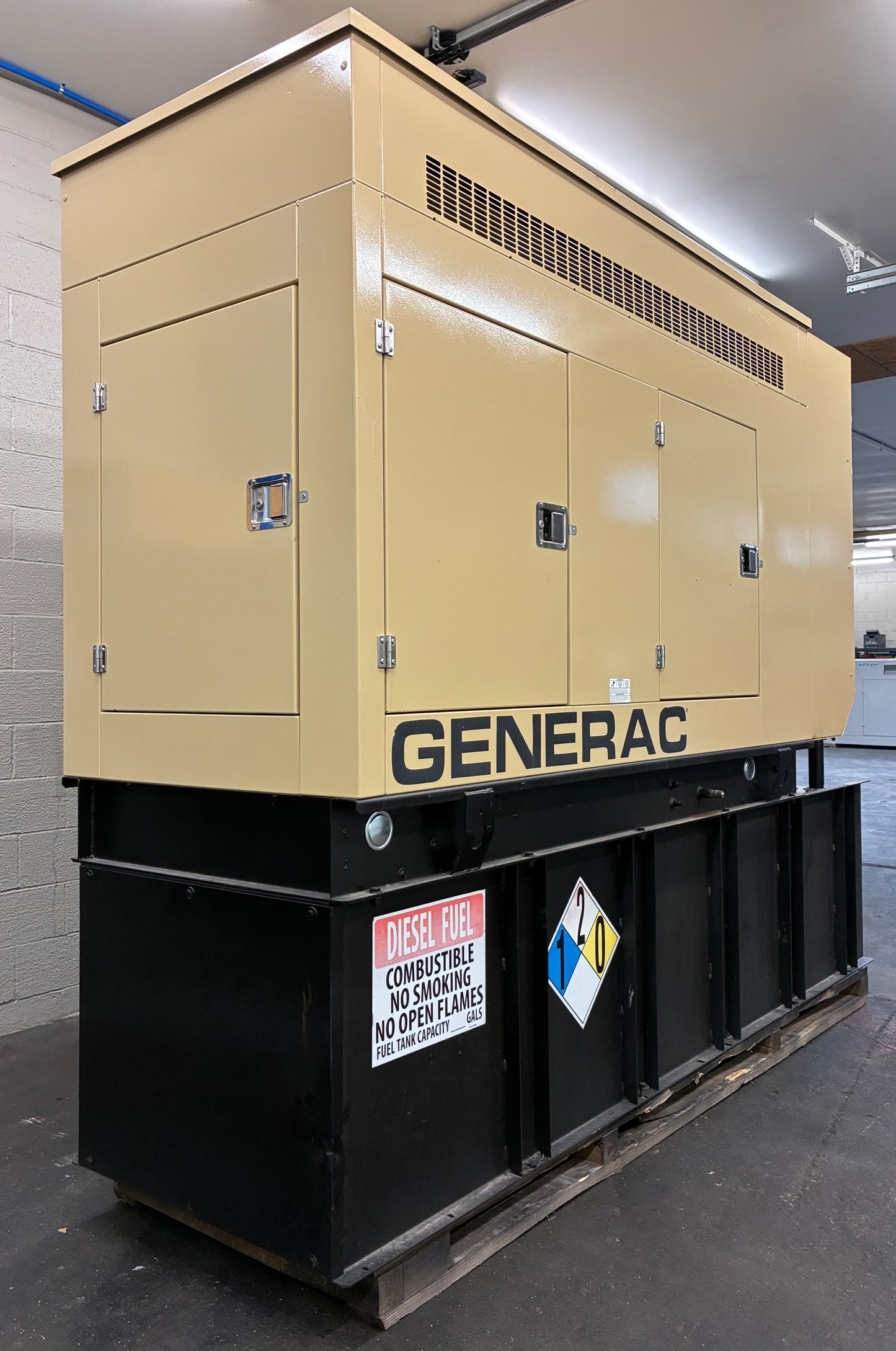 60KW Generac John Deere Diesel Standby Generator, 633hours, 120/240v 1P