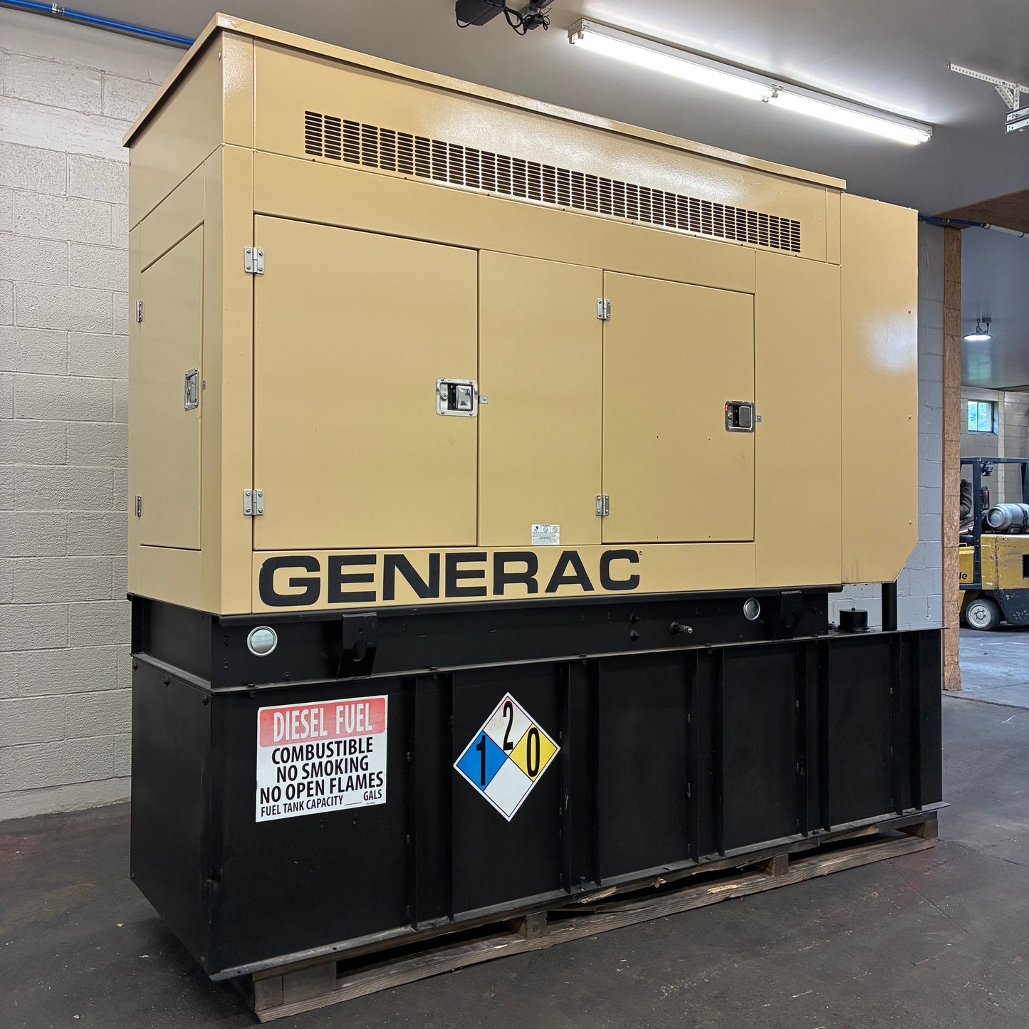 60KW Generac John Deere Diesel Standby Generator, 633hours, 120/240v 1P