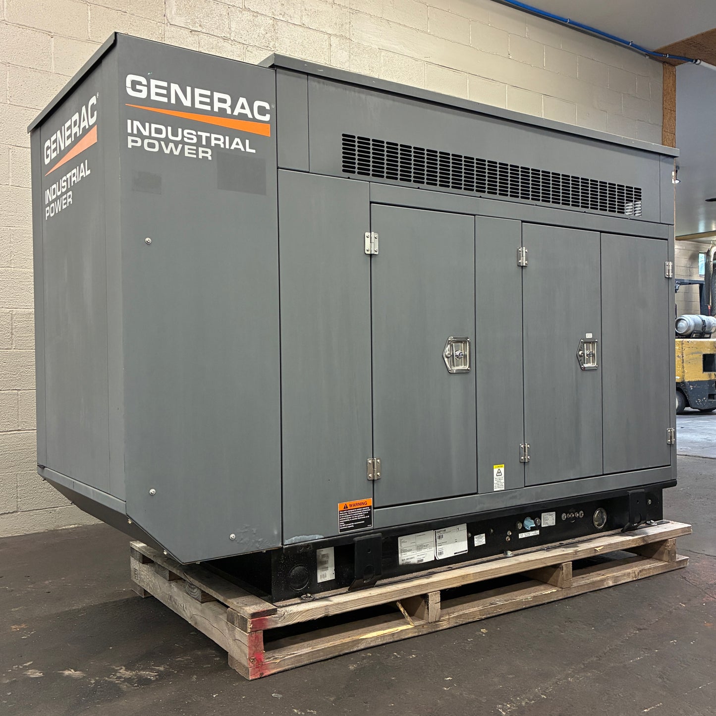 35KW Generac Standby Generator, NG/LPG, 110 hours, 120/240v
