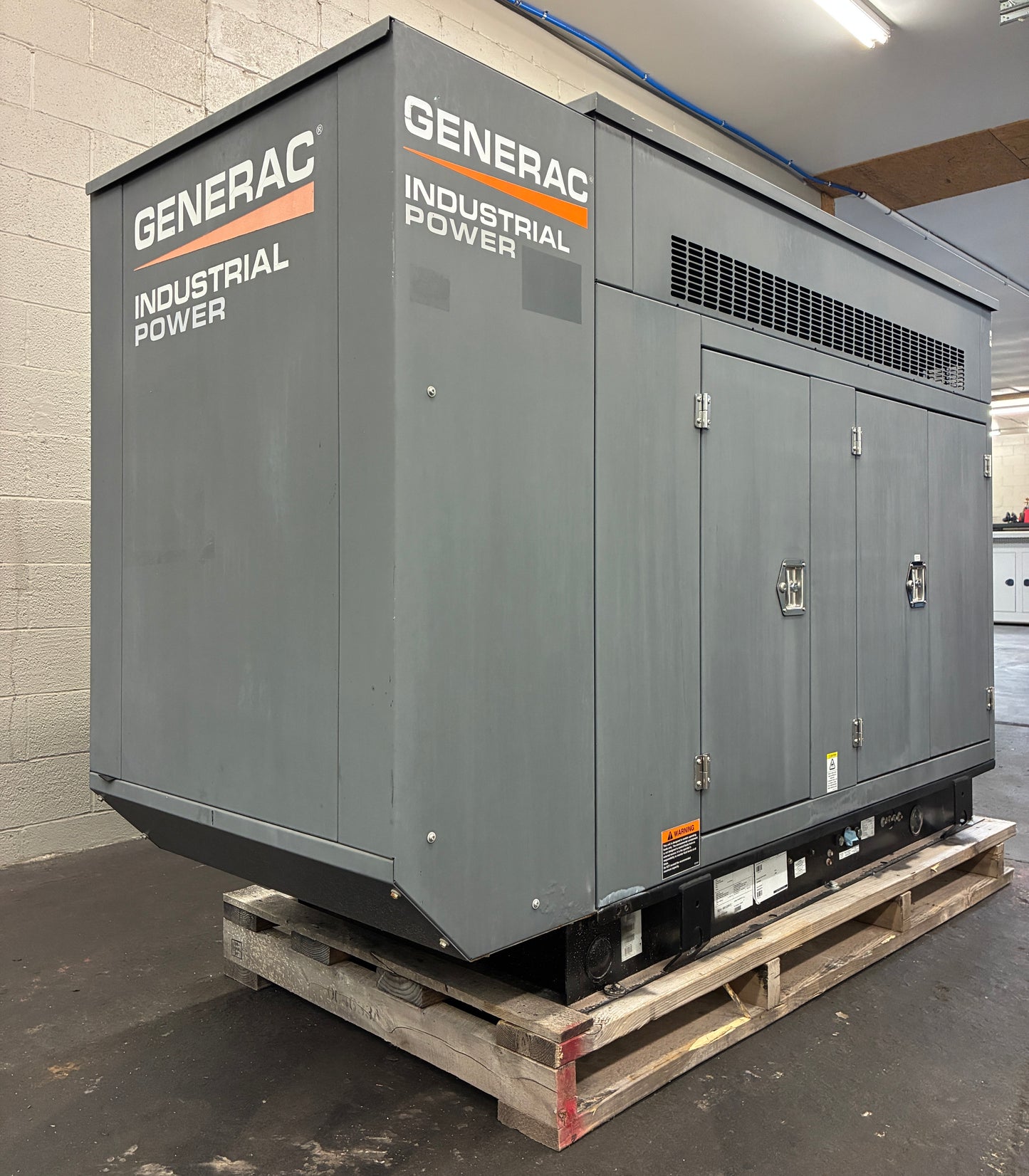 35KW Generac Standby Generator, NG/LPG, 110 hours, 120/240v
