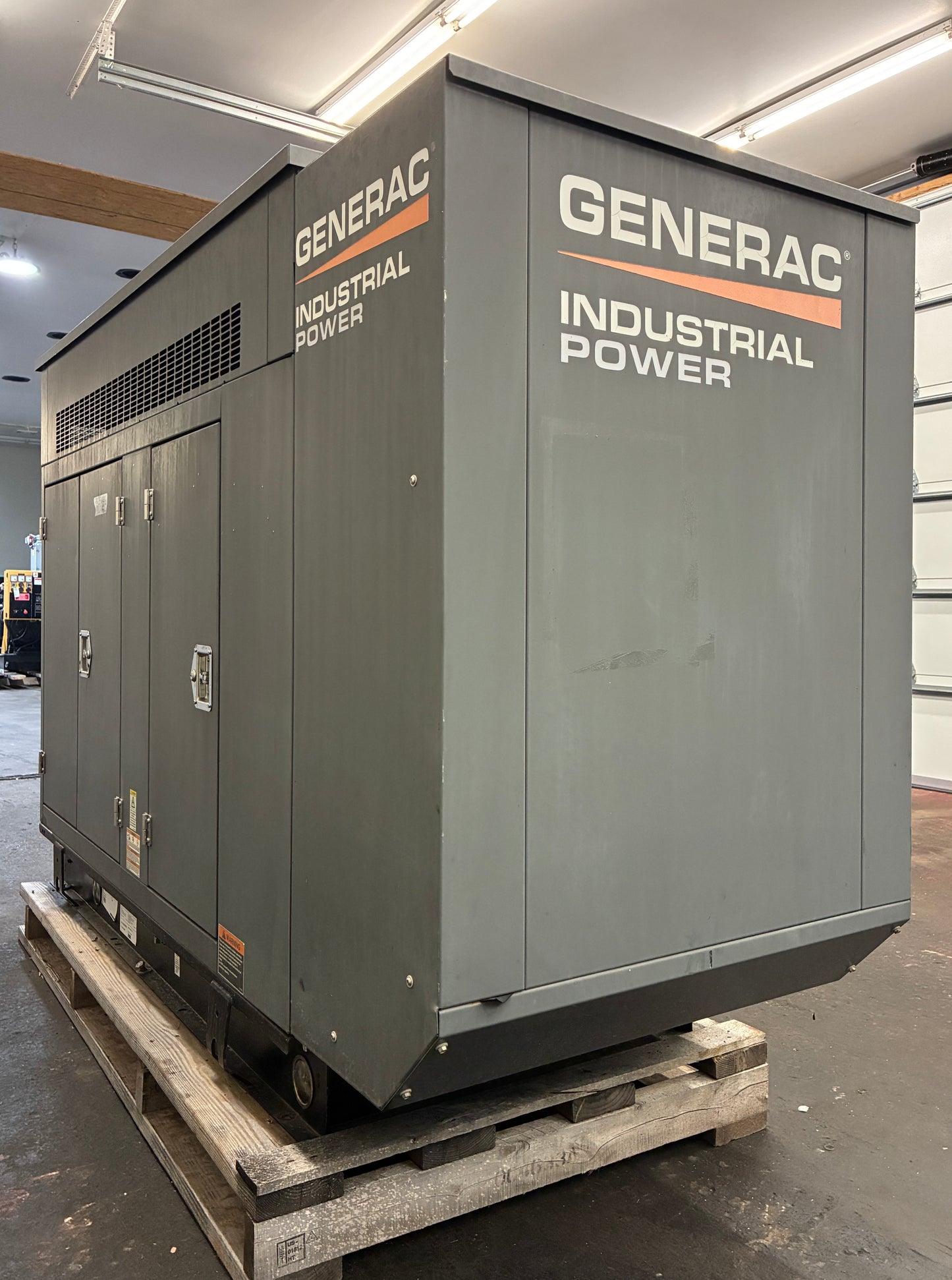 35KW Generac Standby Generator, NG/LPG, 110 hours, 120/240v
