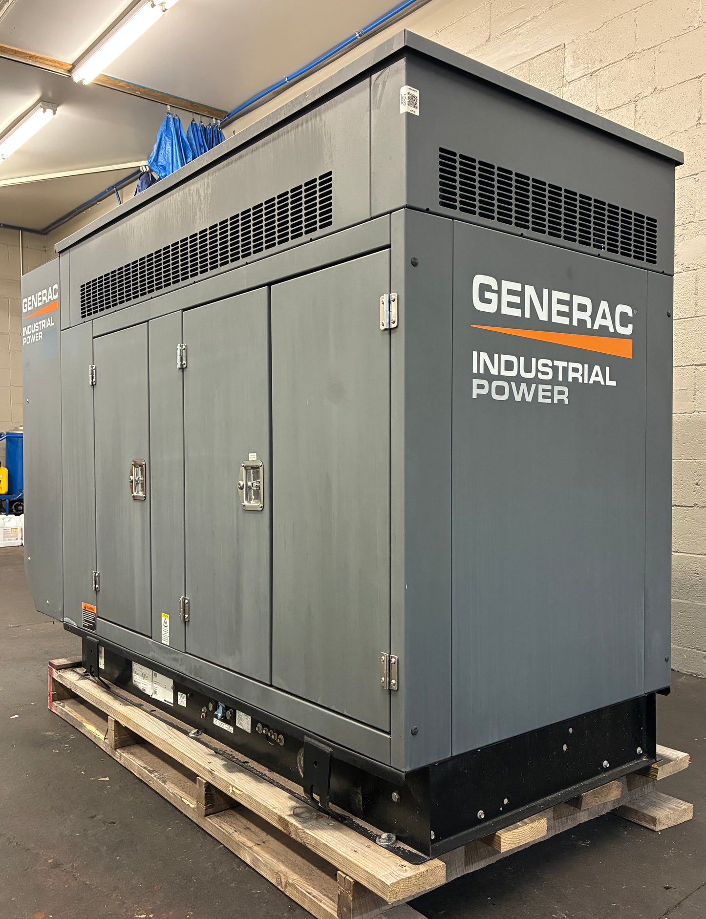 35KW Generac Standby Generator, NG/LPG, 110 hours, 120/240v
