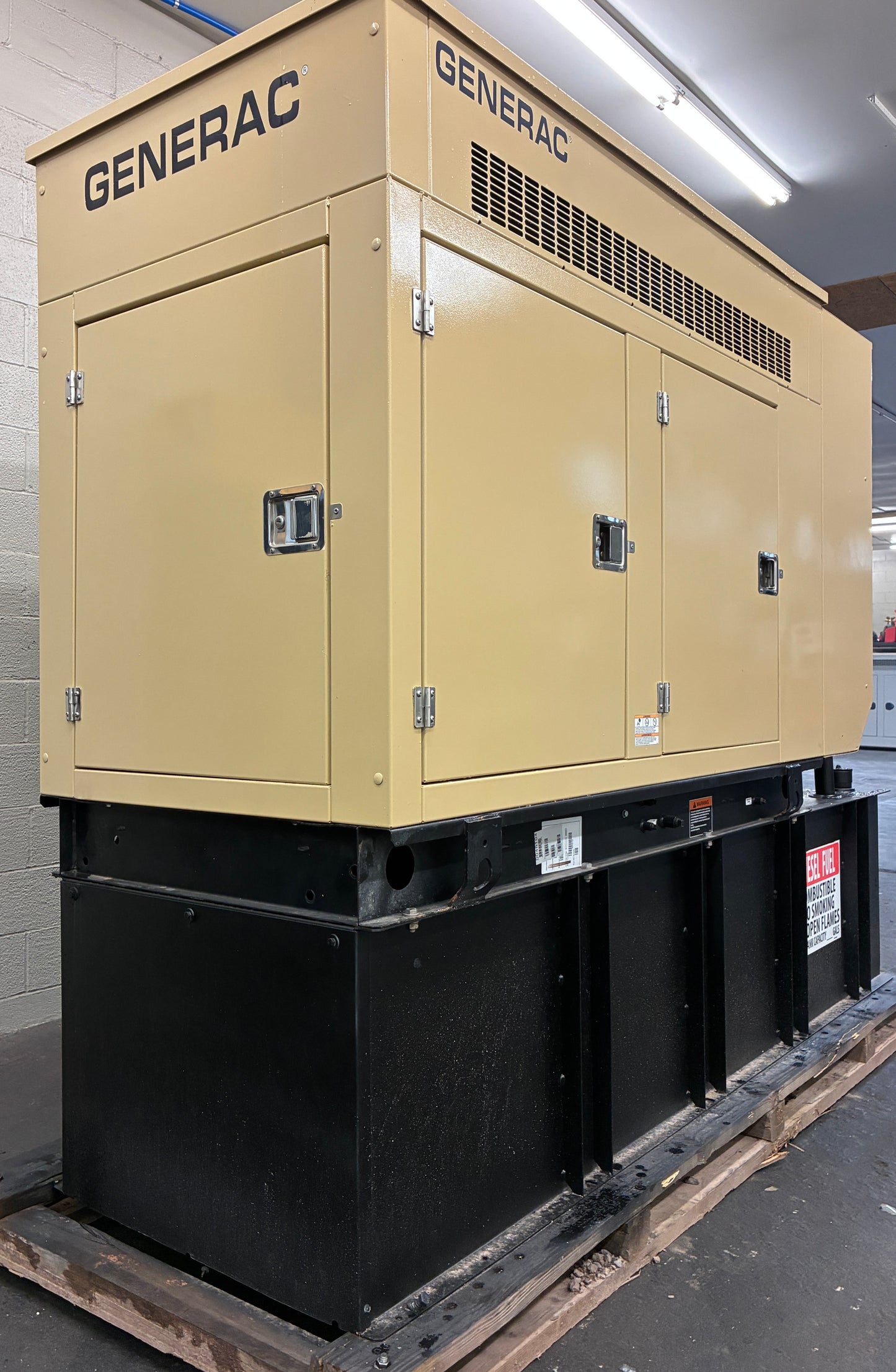 30KW Generac John Deere Diesel Standby Generator, 398hours, 120/240v 1P