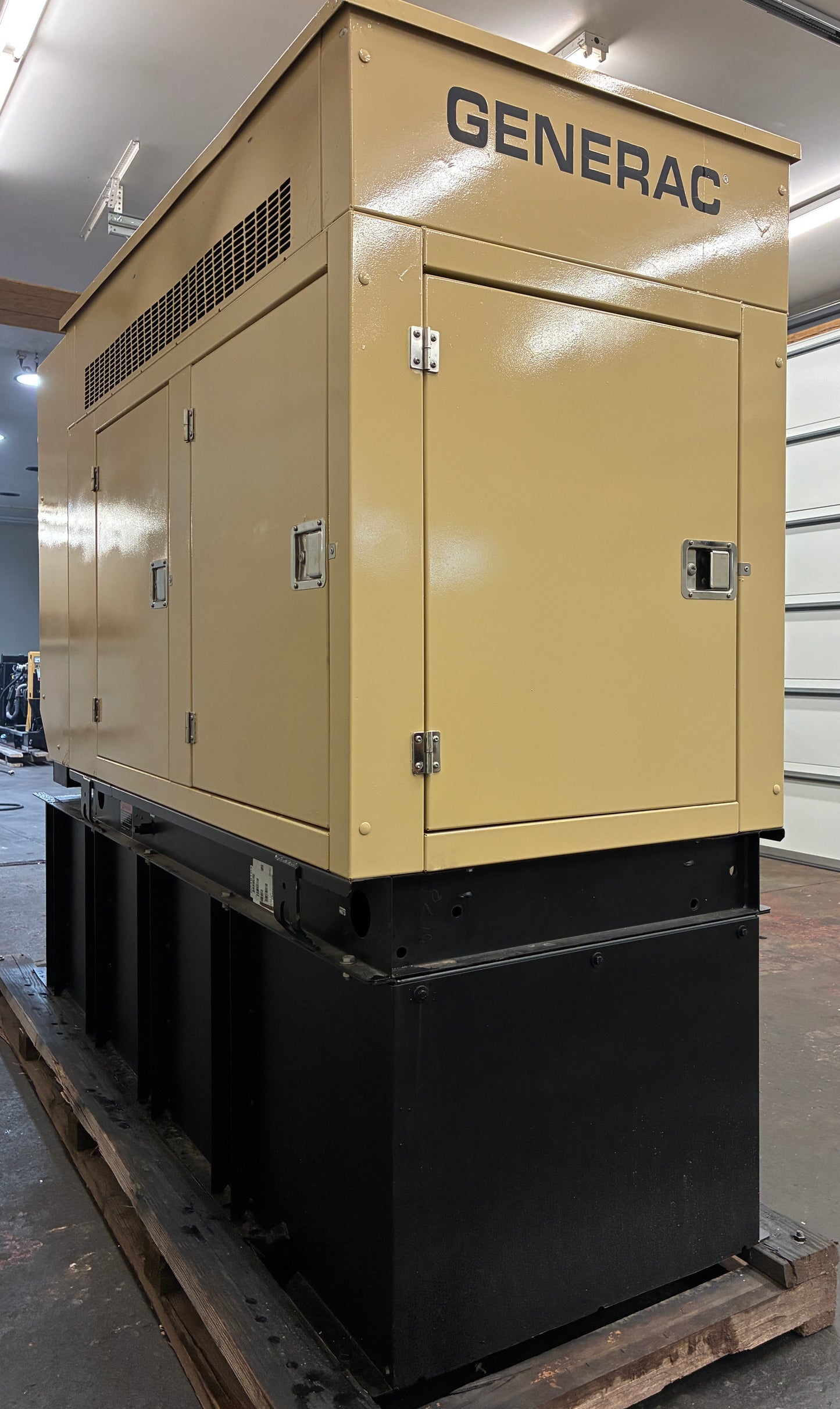 30KW Generac John Deere Diesel Standby Generator, 398hours, 120/240v 1P