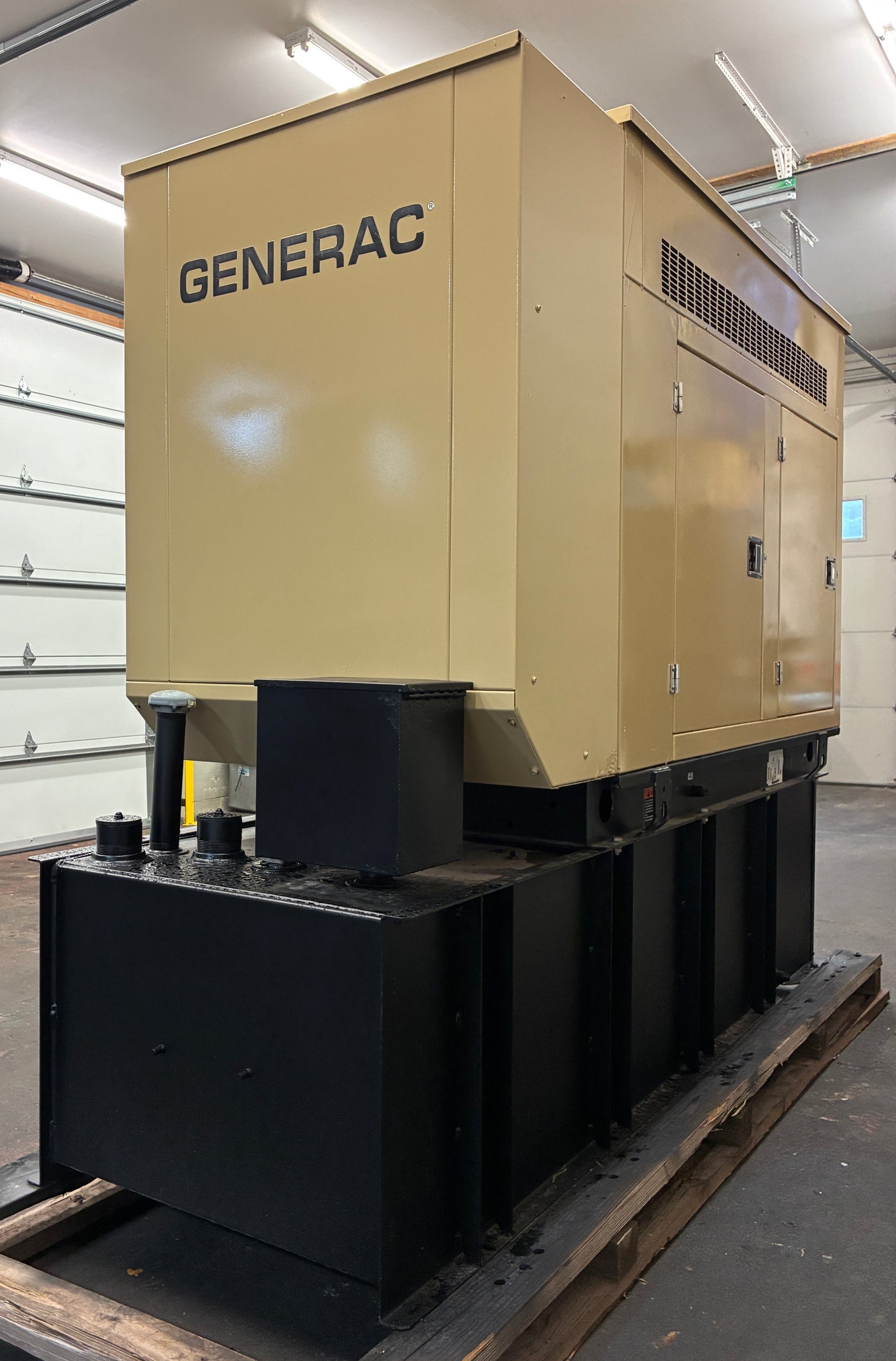 30KW Generac John Deere Diesel Standby Generator, 398hours, 120/240v 1P