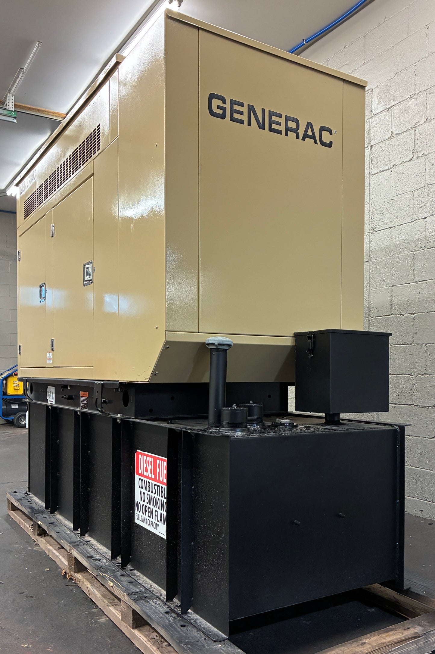 30KW Generac John Deere Diesel Standby Generator, 398hours, 120/240v 1P
