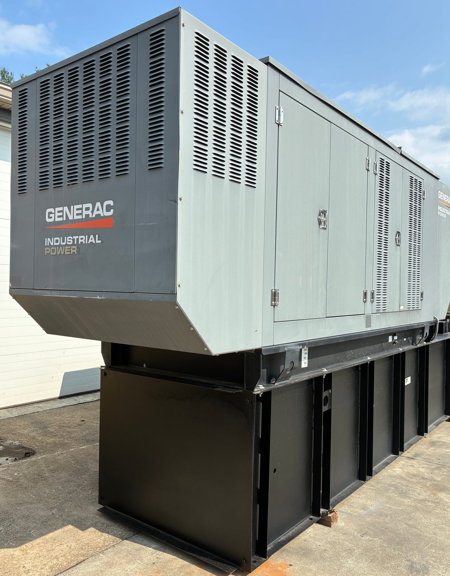Generac 250kw Diesel Standby Generator, 352 hours, 1 or 3 Phase, w/tank