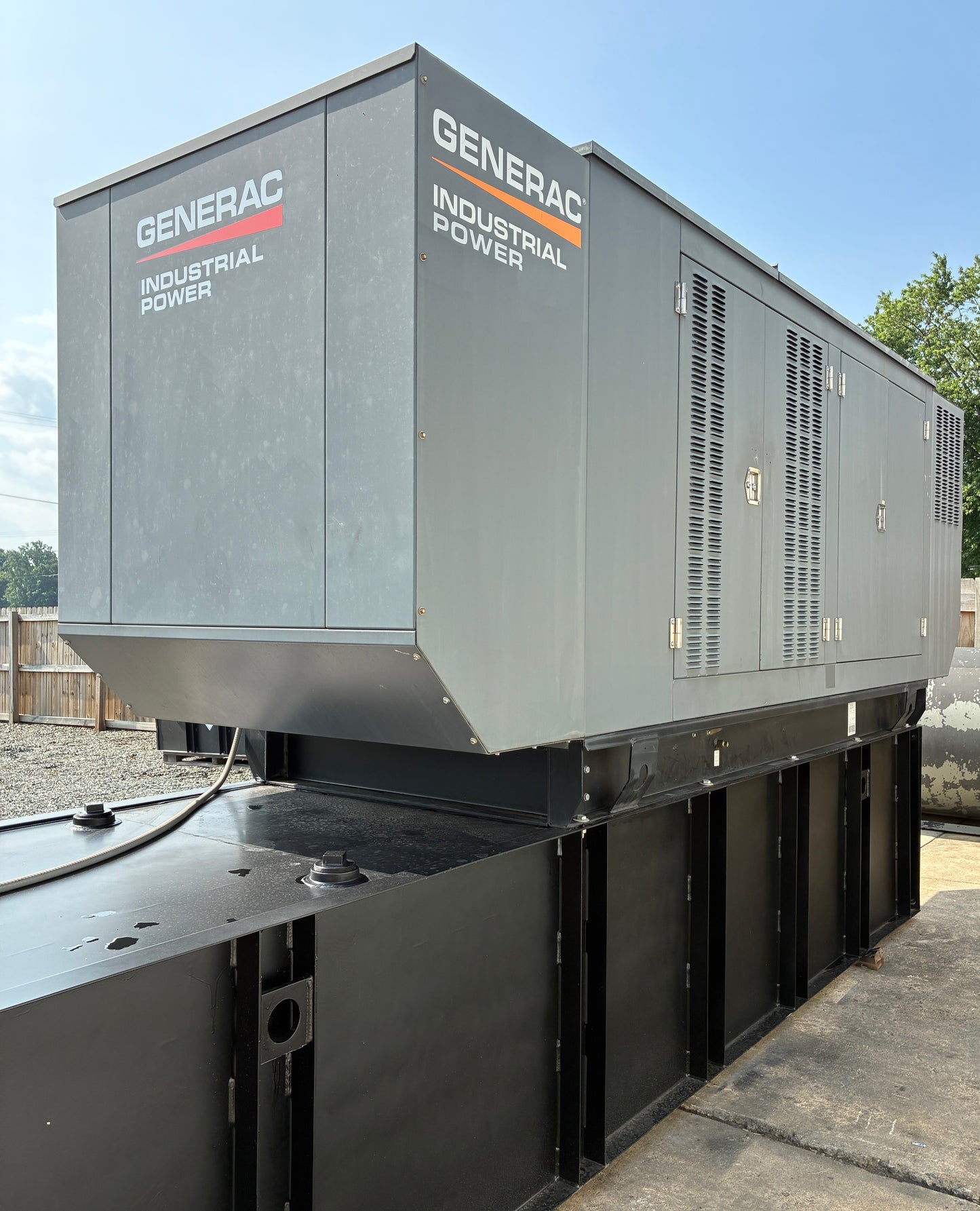 Generac 250kw Diesel Standby Generator, 352 hours, 1 or 3 Phase, w/tank