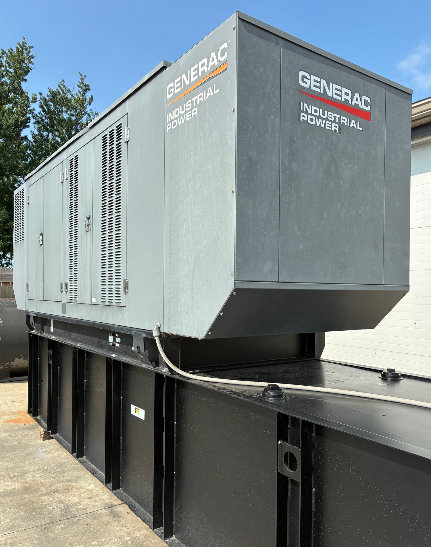Generac 250kw Diesel Standby Generator, 352 hours, 1 or 3 Phase, w/tank