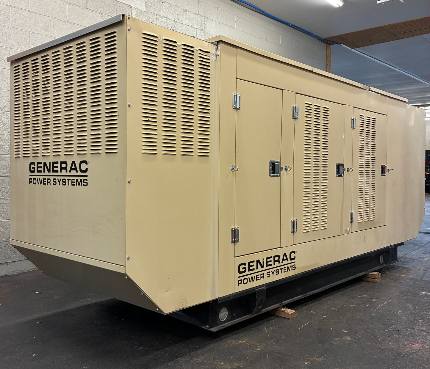 Generac 125K Standby Generator, 120/208V 3Phase, LPG/Natural Gas