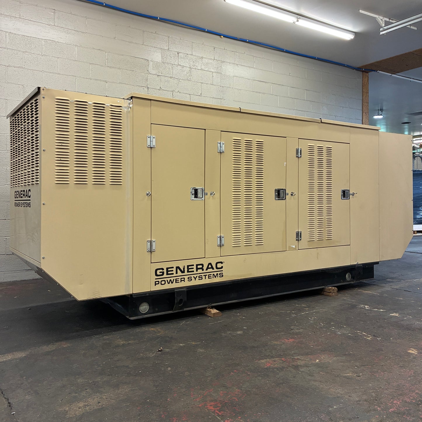Generac 125K Standby Generator, 120/208V 3Phase, LPG/Natural Gas
