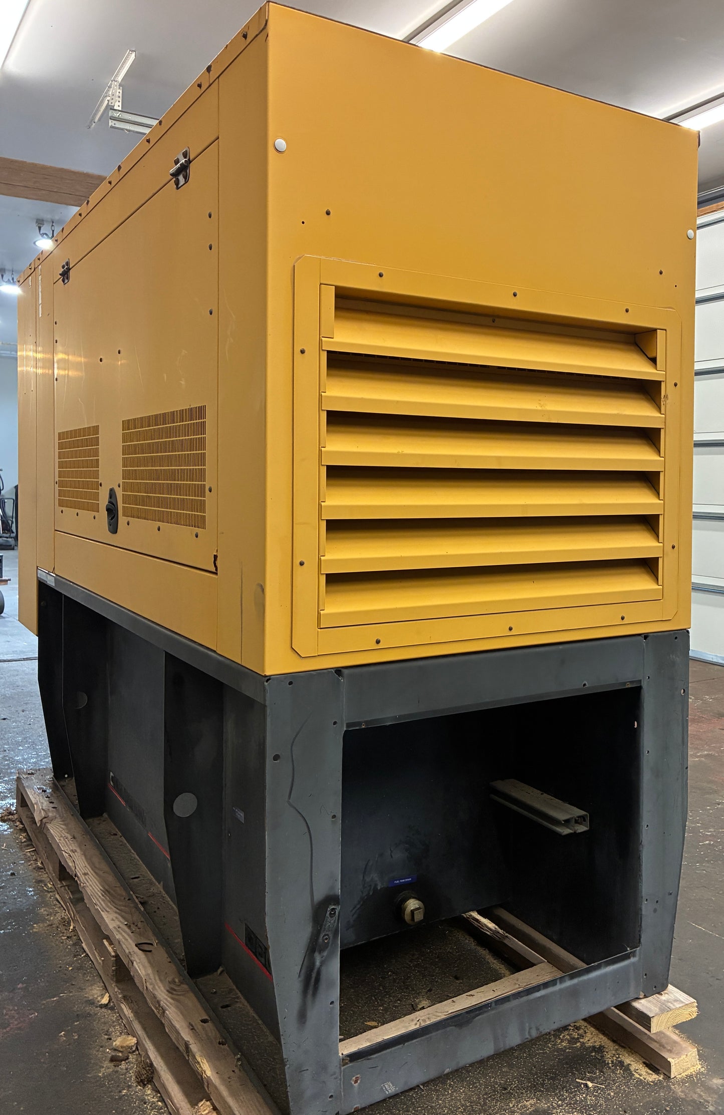 60KW CAT/Olympian Diesel Standby Generator, 518hrs, 120/240v 1P