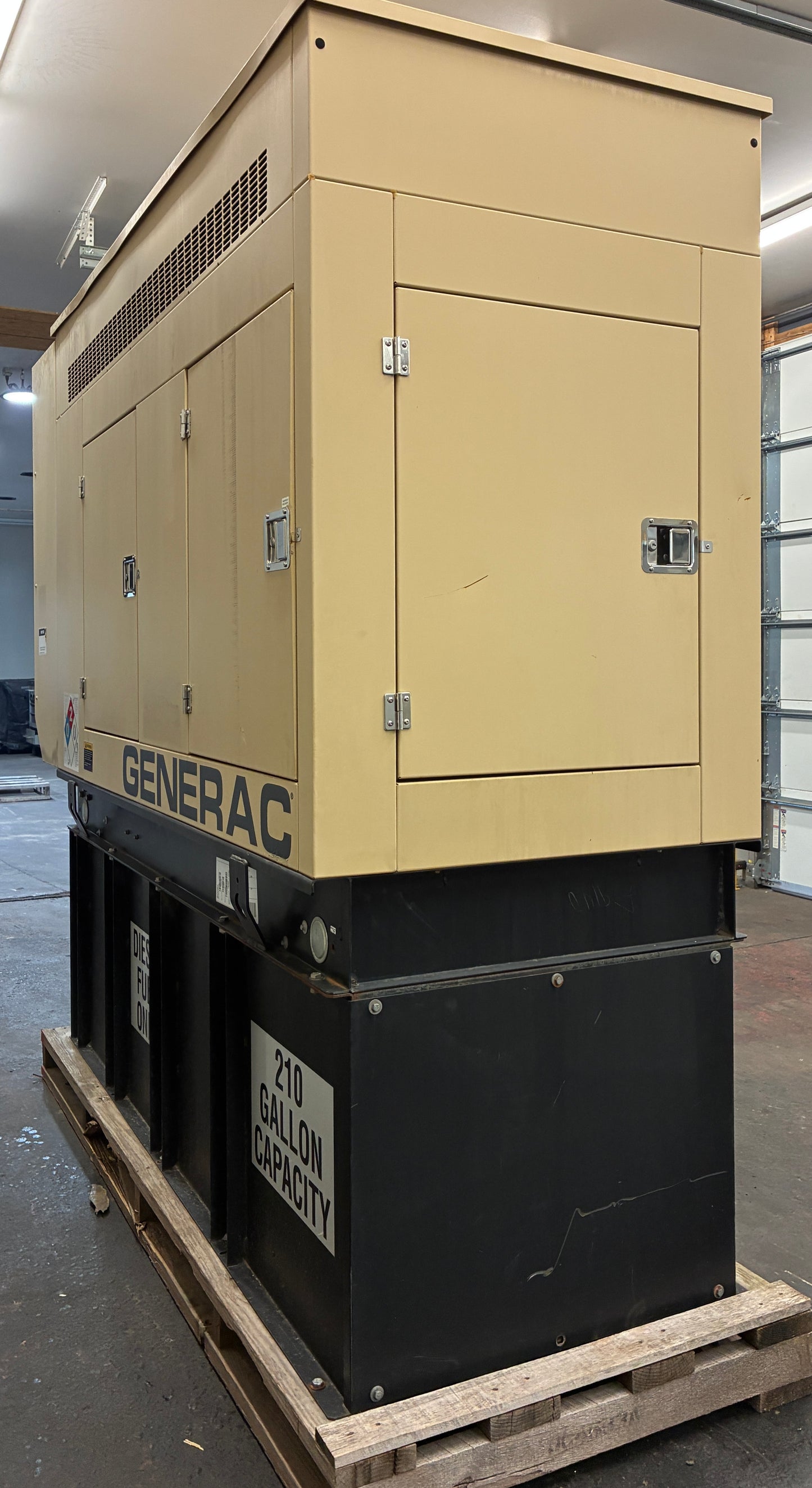 60KW Generac John Deere Diesel Standby Generator, 196 hrs, 120/240v 1P