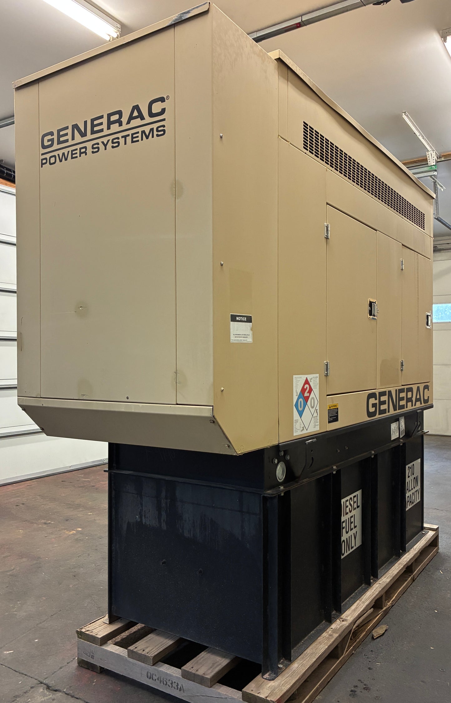 60KW Generac John Deere Diesel Standby Generator, 196 hrs, 120/240v 1P