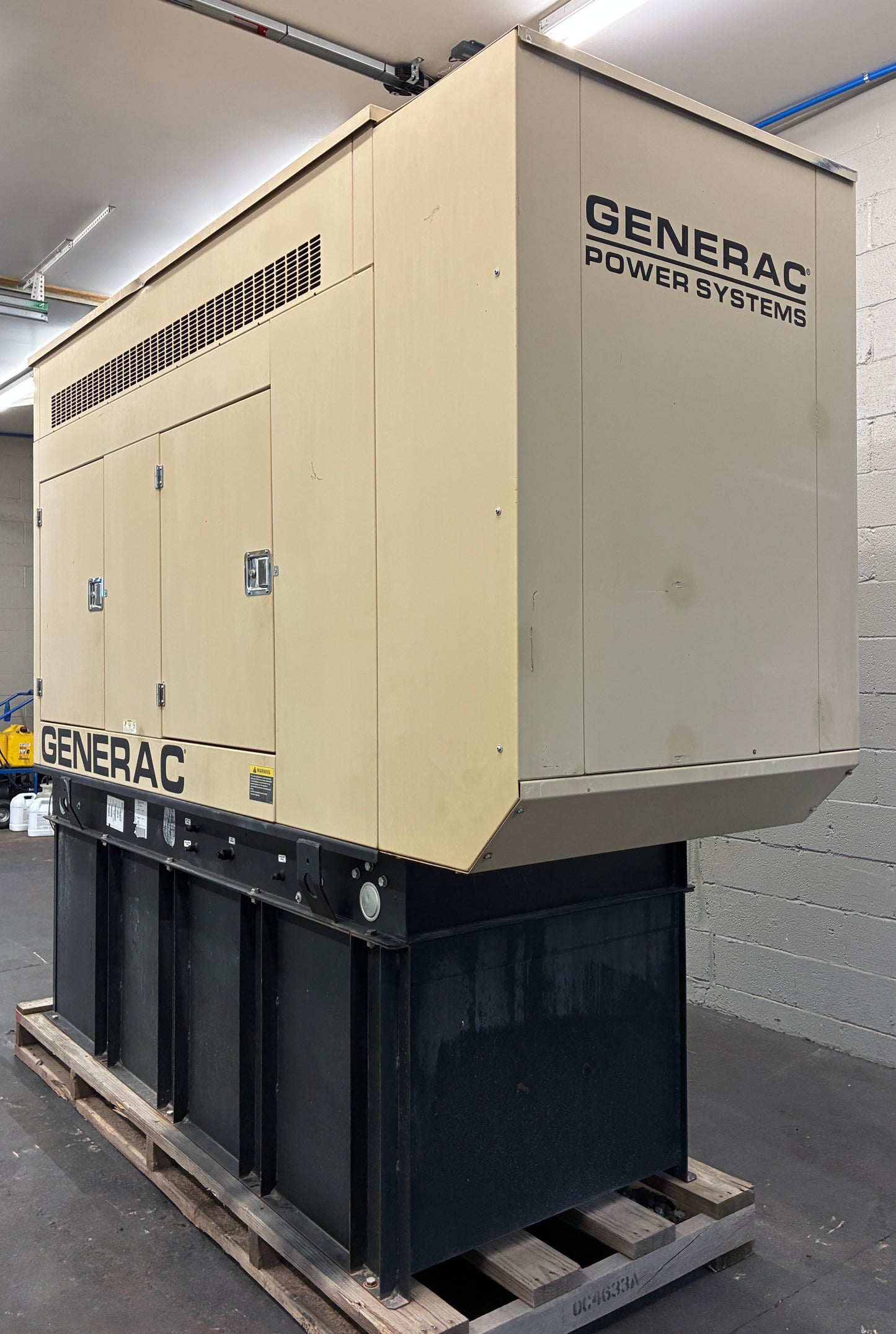 60KW Generac John Deere Diesel Standby Generator, 196 hrs, 120/240v 1P