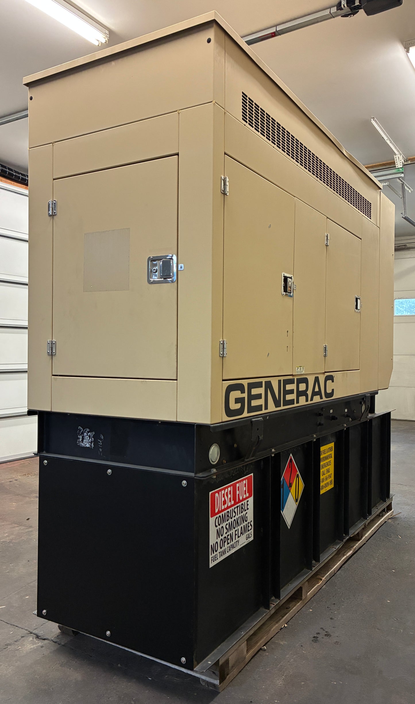 50KW Generac John Deere Diesel Standby Generator, 450hours, 120/240v 1P