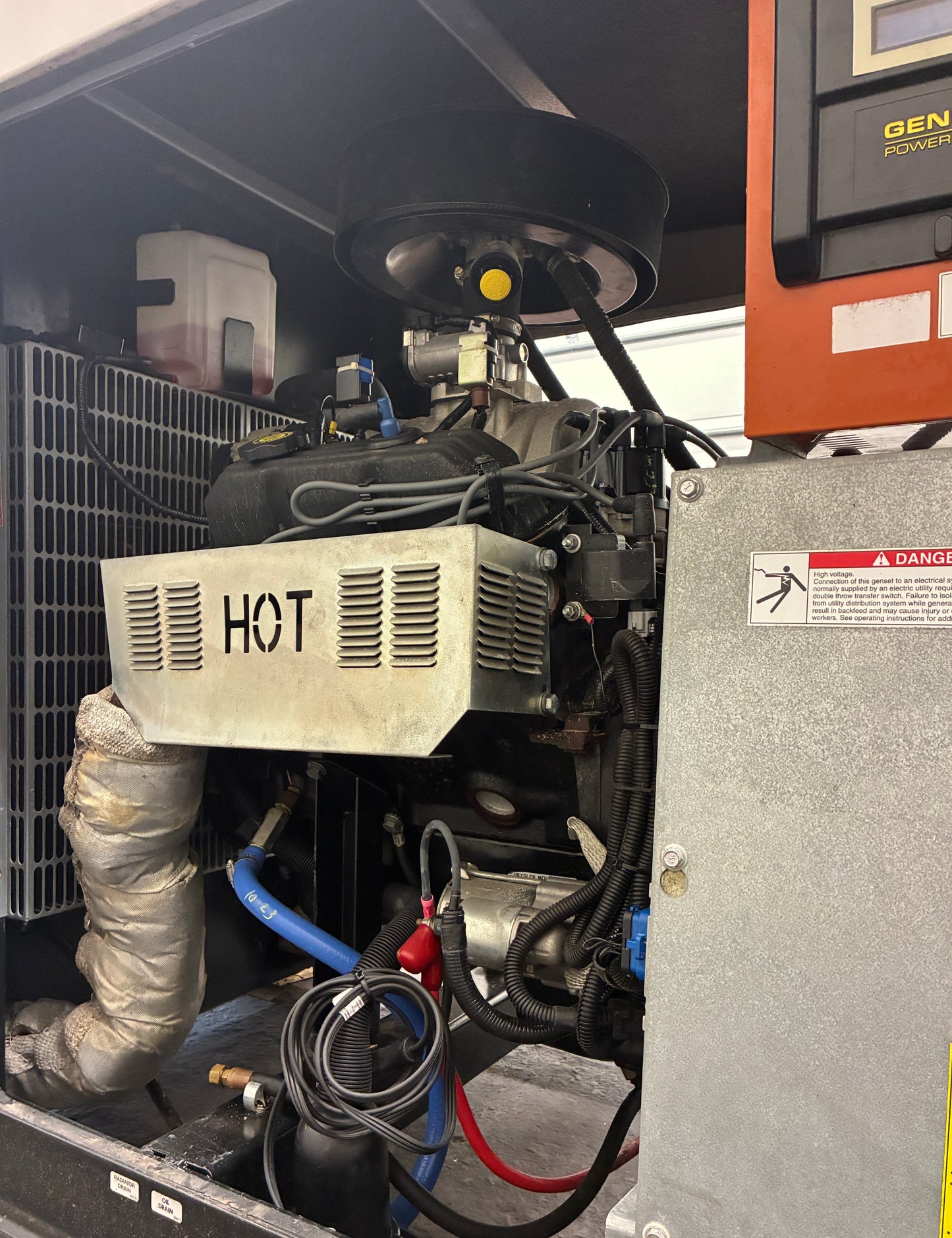 30KW Generac Standby Generator, Natural Gas/LPG, 300 hours, 120/240v
