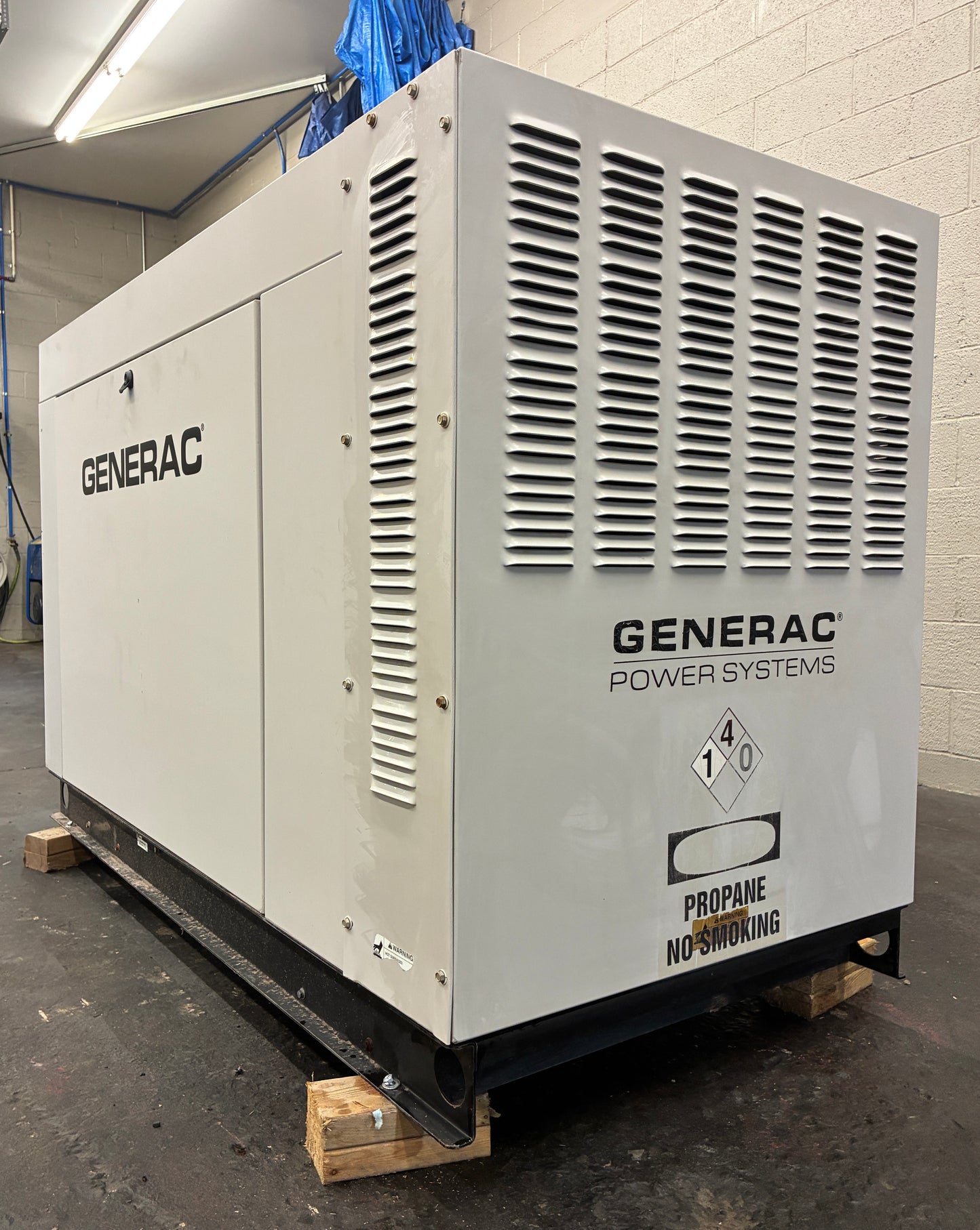 30KW Generac Standby Generator, Natural Gas/LPG, 300 hours, 120/240v