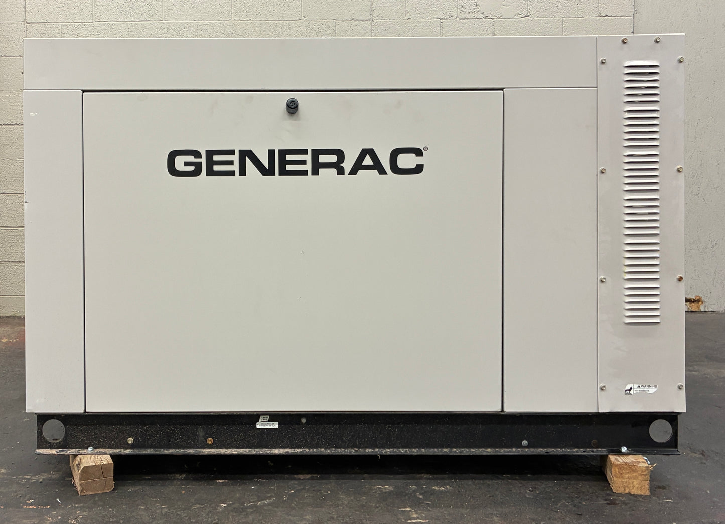 30KW Generac Standby Generator, Natural Gas/LPG, 300 hours, 120/240v