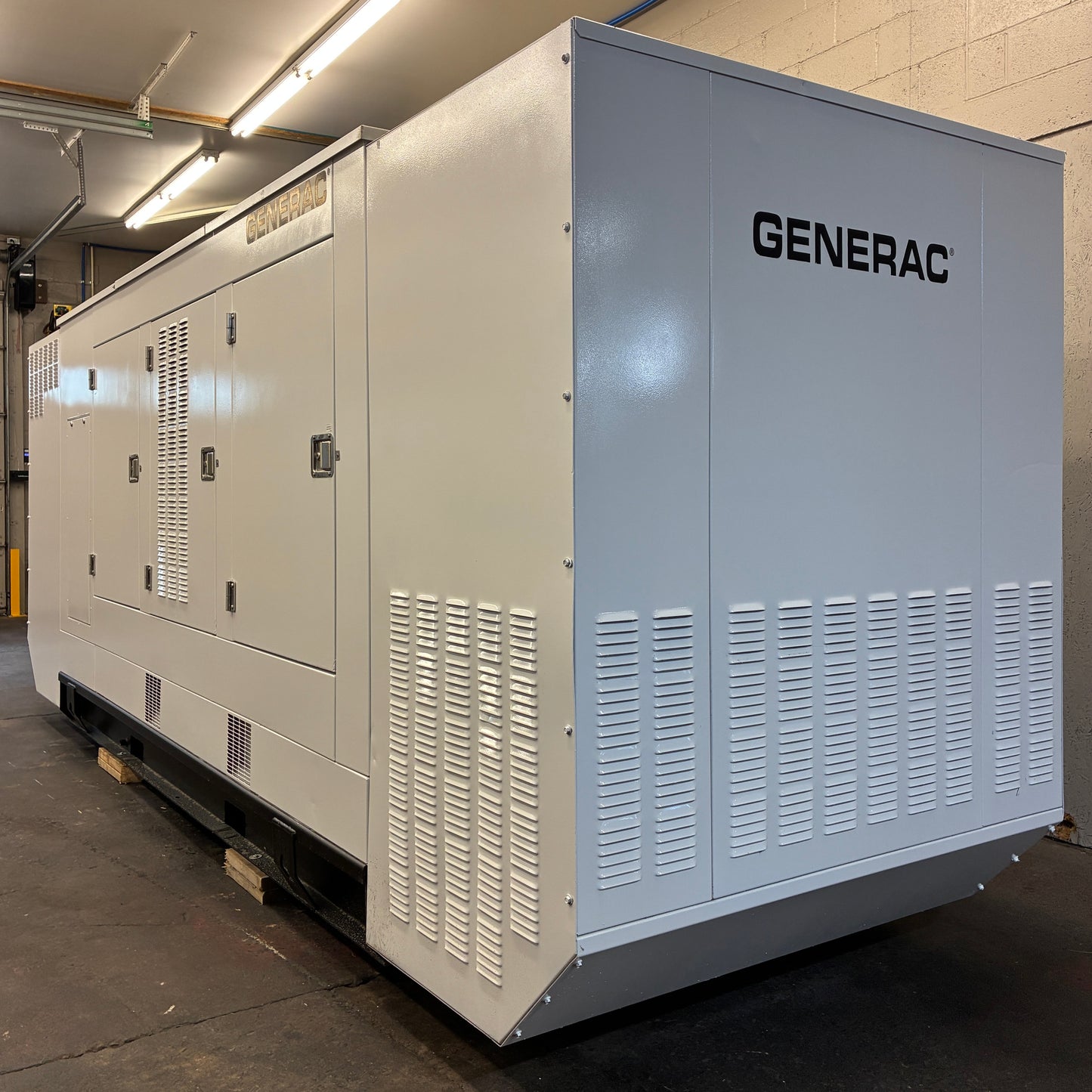 Generac 275KW Standby Generator, 400hrs, 277/480V 3P, LPG/Natural Gas
