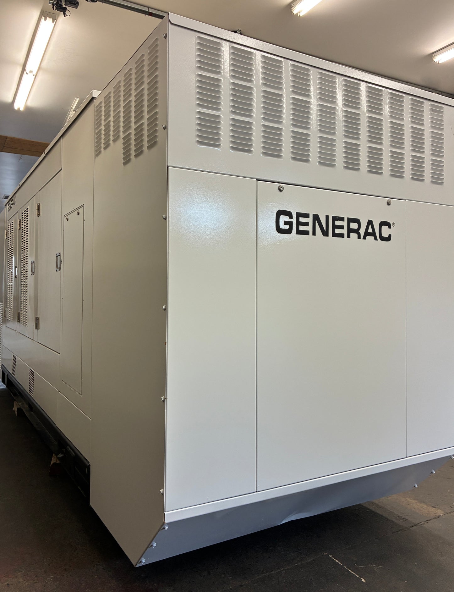 Generac 275KW Standby Generator, 400hrs, 277/480V 3P, LPG/Natural Gas