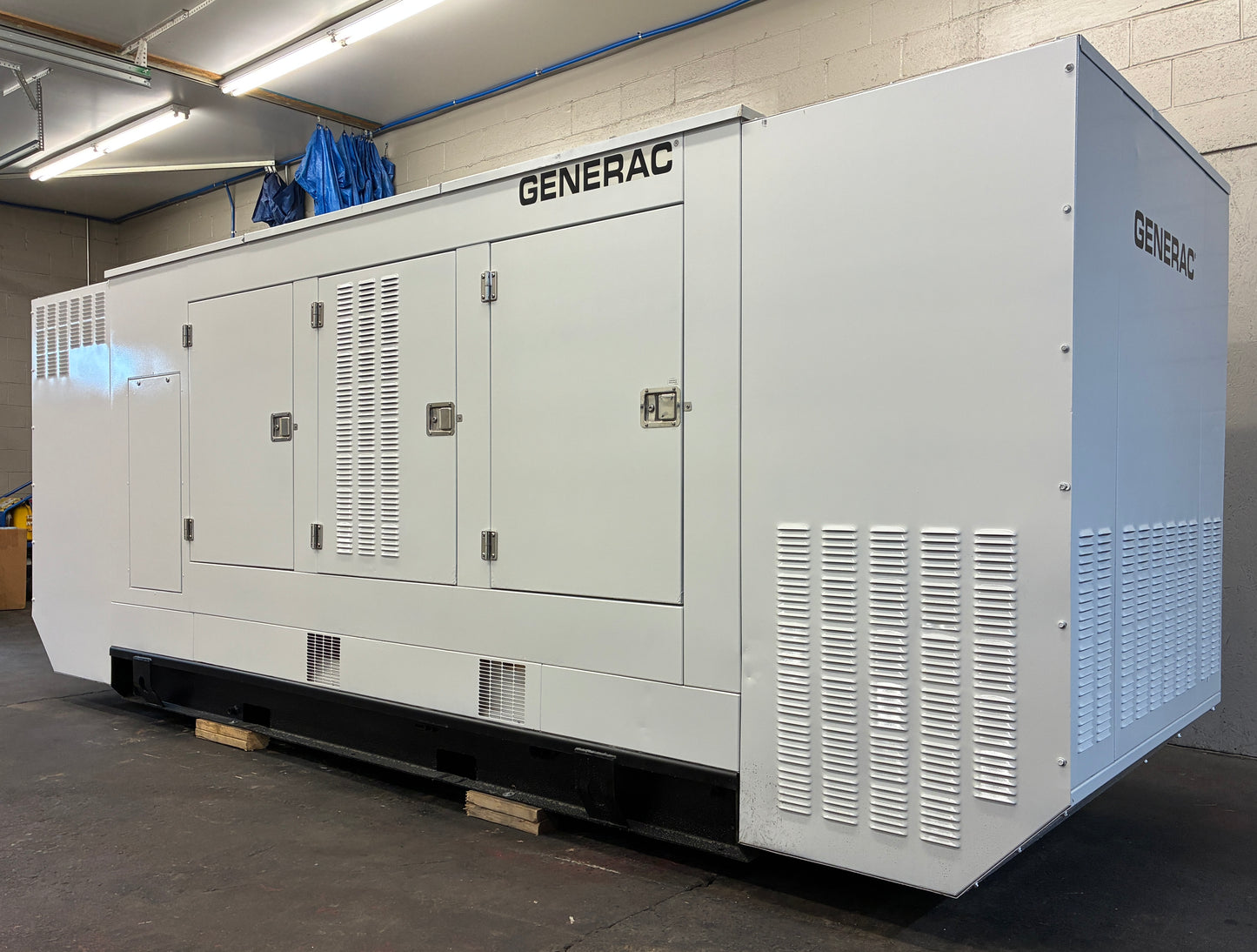 Generac 275KW Standby Generator, 400hrs, 277/480V 3P, LPG/Natural Gas