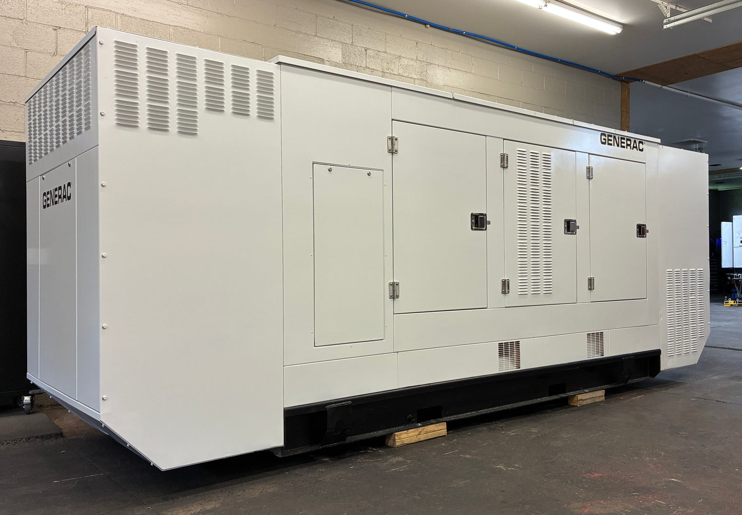 Generac 275KW Standby Generator, 400hrs, 277/480V 3P, LPG/Natural Gas