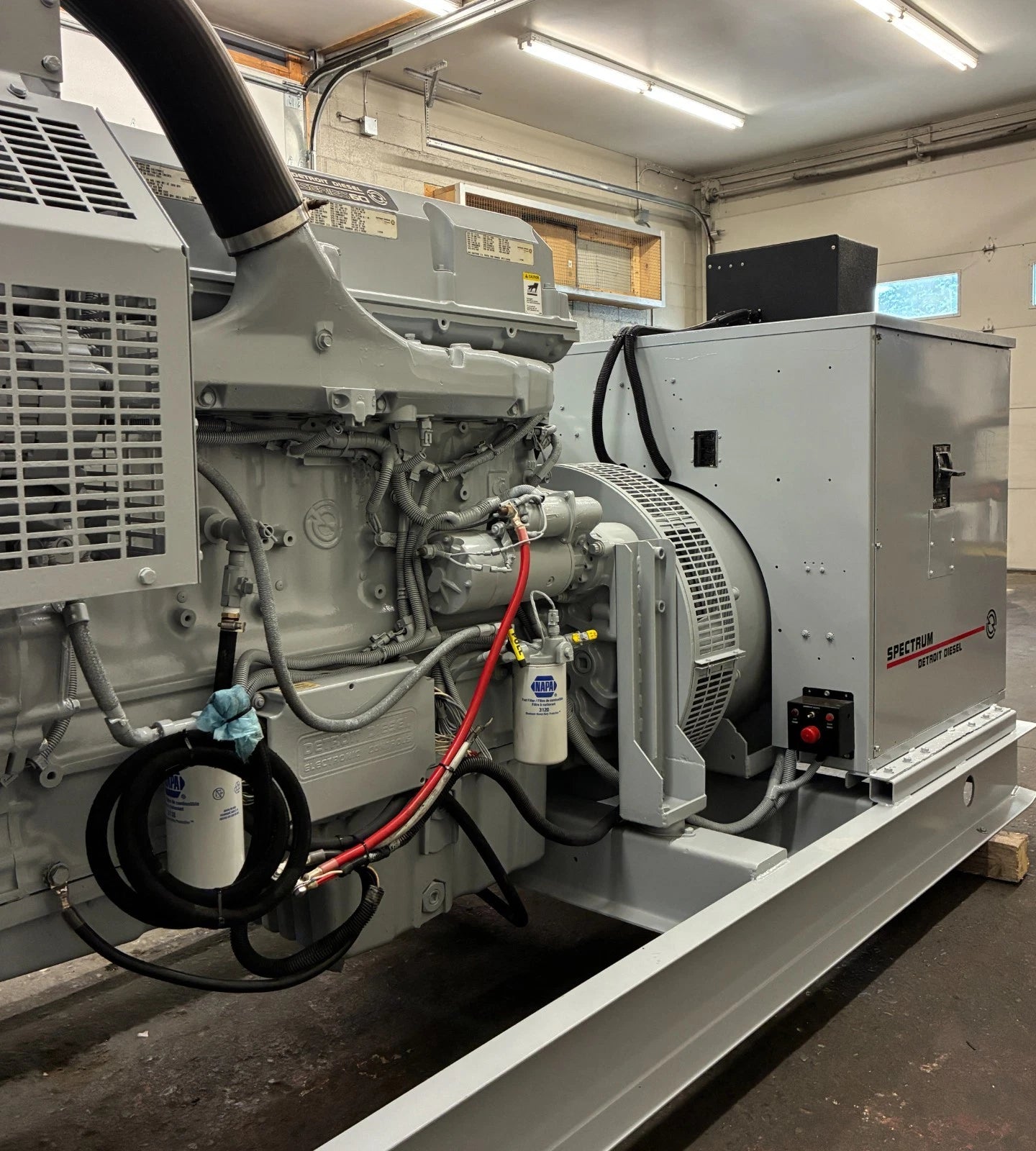 300KW Spectrum Detroit 60 Series Standby Diesel Generator, 1 or 3 Phase