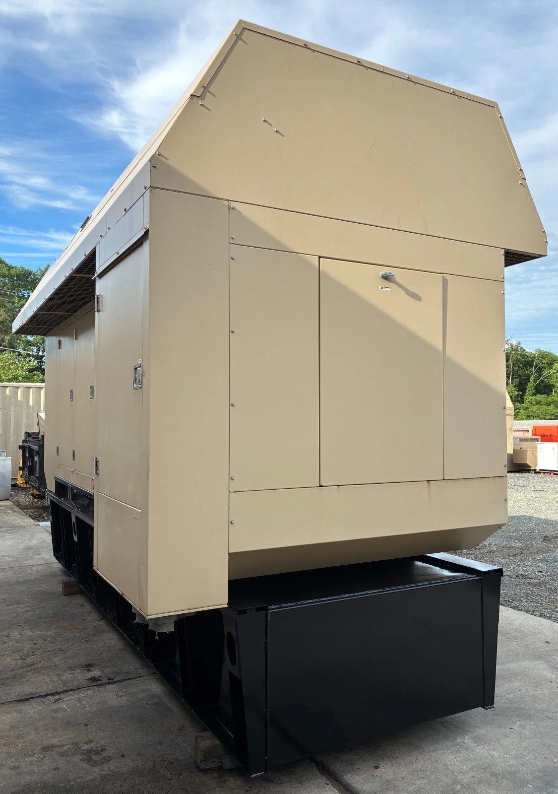 600KW Generac Diesel Standby Generator, 754 hours, 277/480v 3P, w/tank
