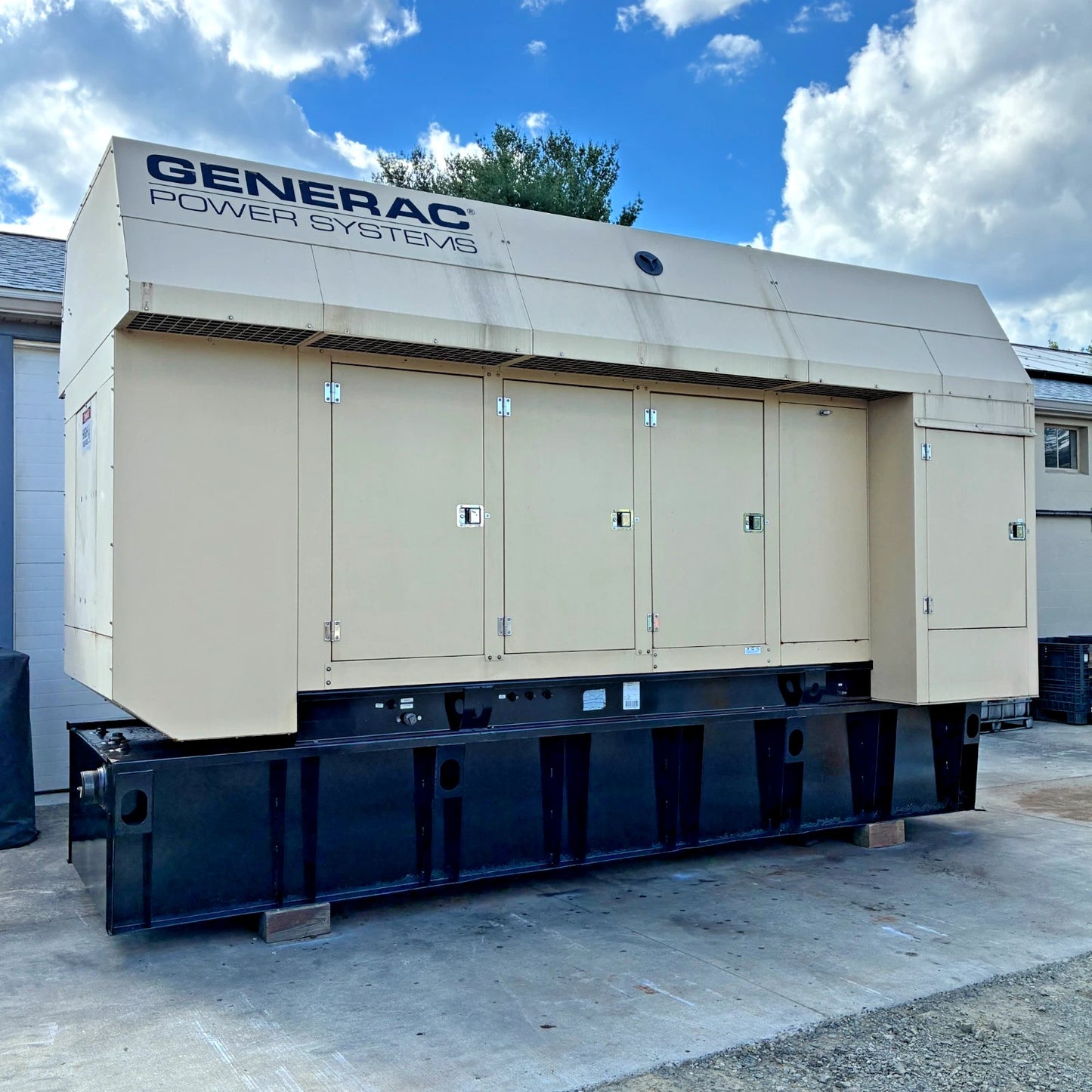 600KW Generac Diesel Standby Generator, 750 hours, 277/480v 3P, w/tank