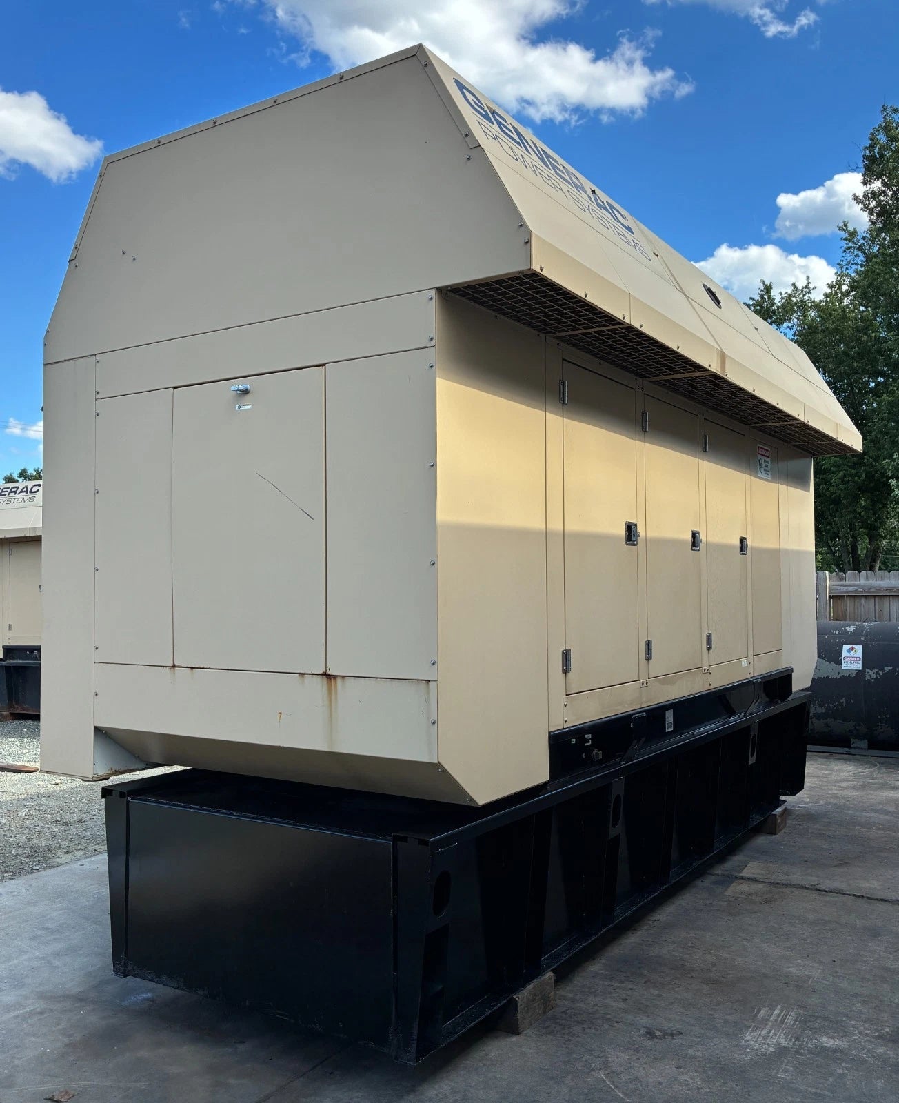 600KW Generac Diesel Standby Generator, 750 hours, 277/480v 3P, w/tank