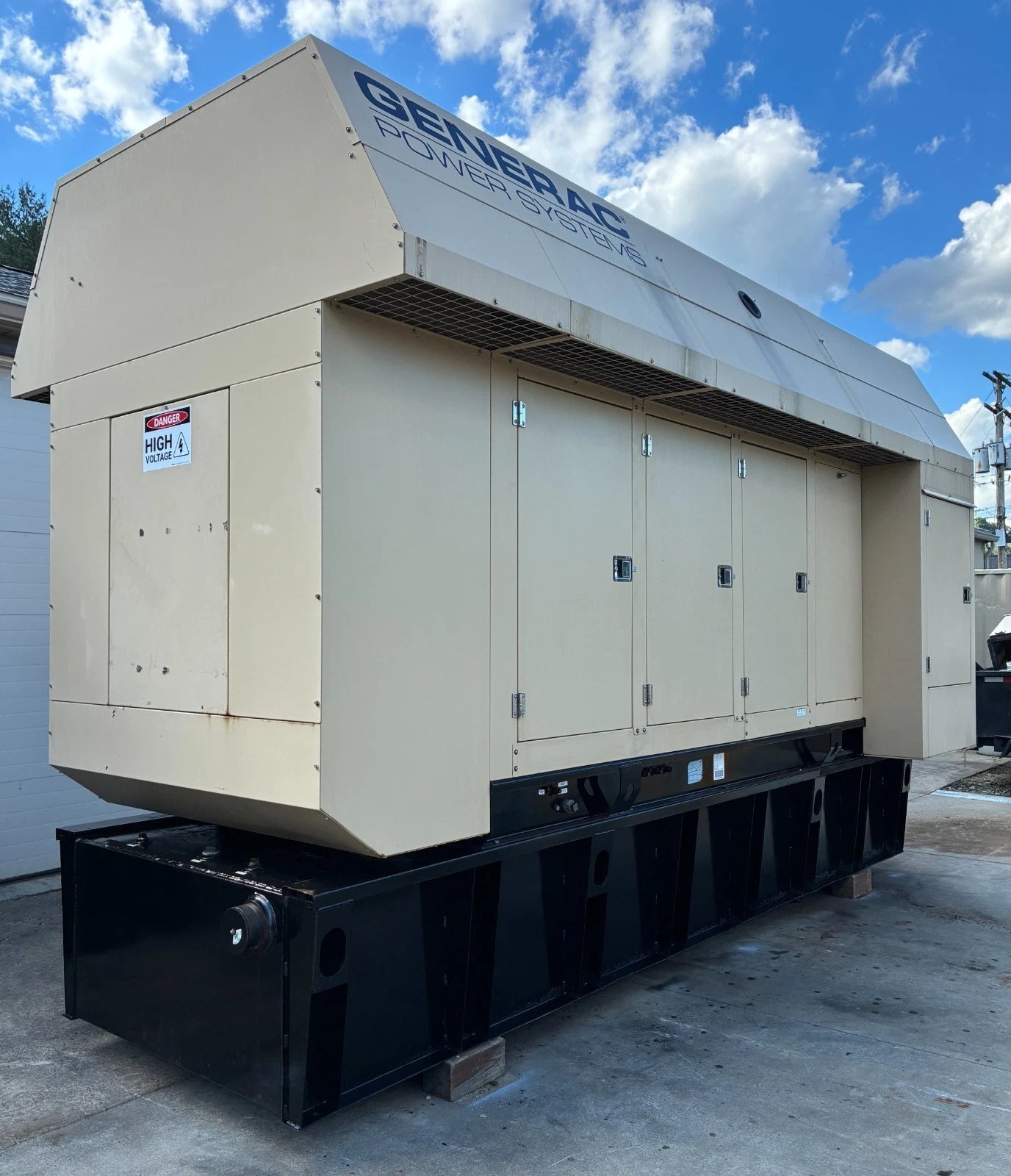 600KW Generac Diesel Standby Generator, 750 hours, 277/480v 3P, w/tank