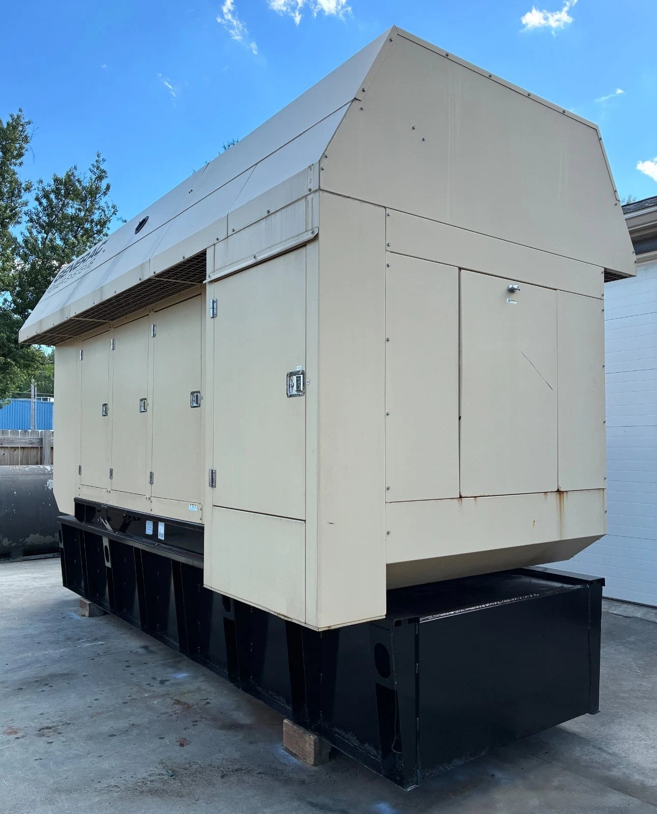 600KW Generac Diesel Standby Generator, 750 hours, 277/480v 3P, w/tank
