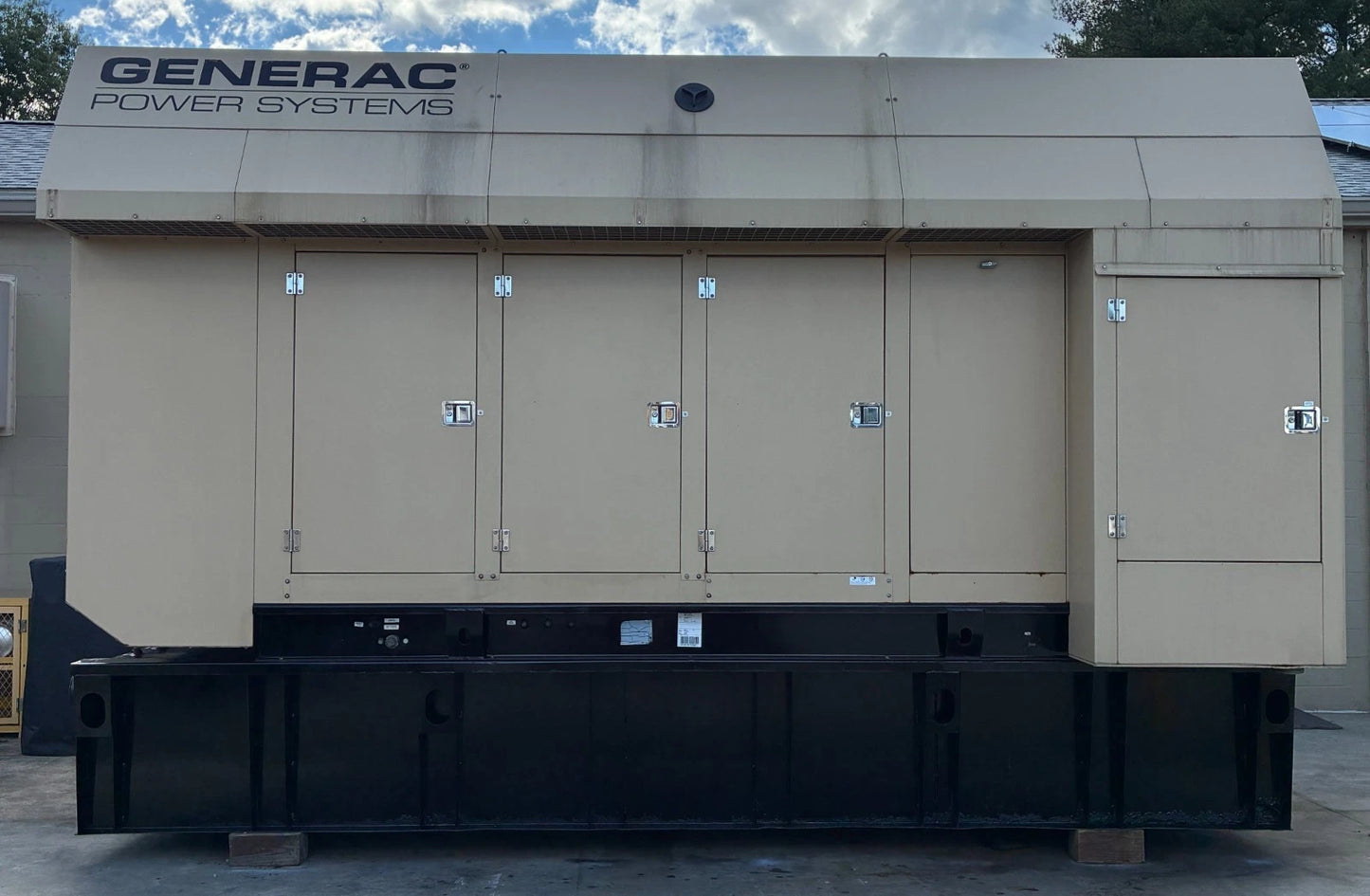 600KW Generac Diesel Standby Generator, 750 hours, 277/480v 3P, w/tank
