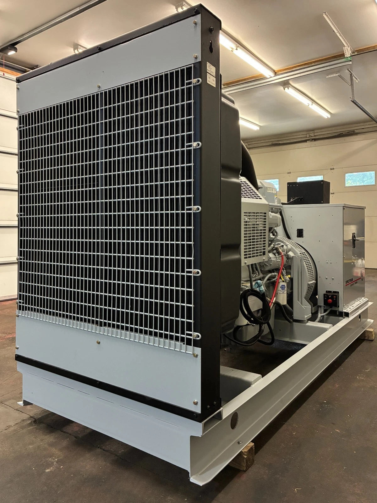 300KW Spectrum Detroit 60 Series Standby Diesel Generator, 1 or 3 Phase