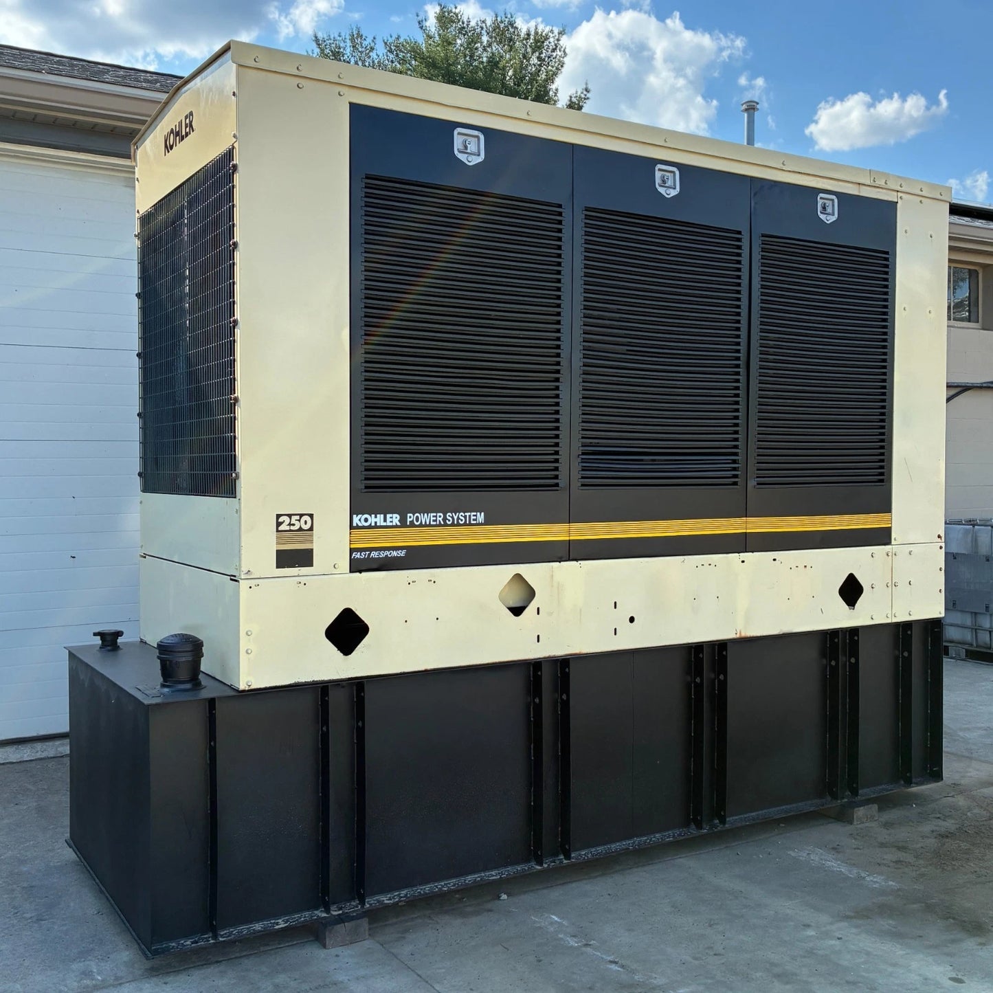 260KW Kohler Standby Detroit Diesel Generator, 1 or 3 Phase, w/ tank