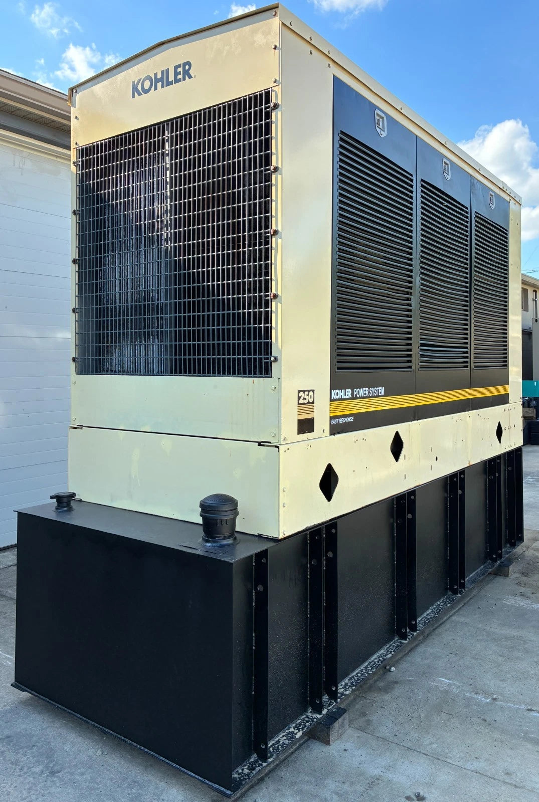 260KW Kohler Standby Detroit Diesel Generator, 1 or 3 Phase, w/ tank
