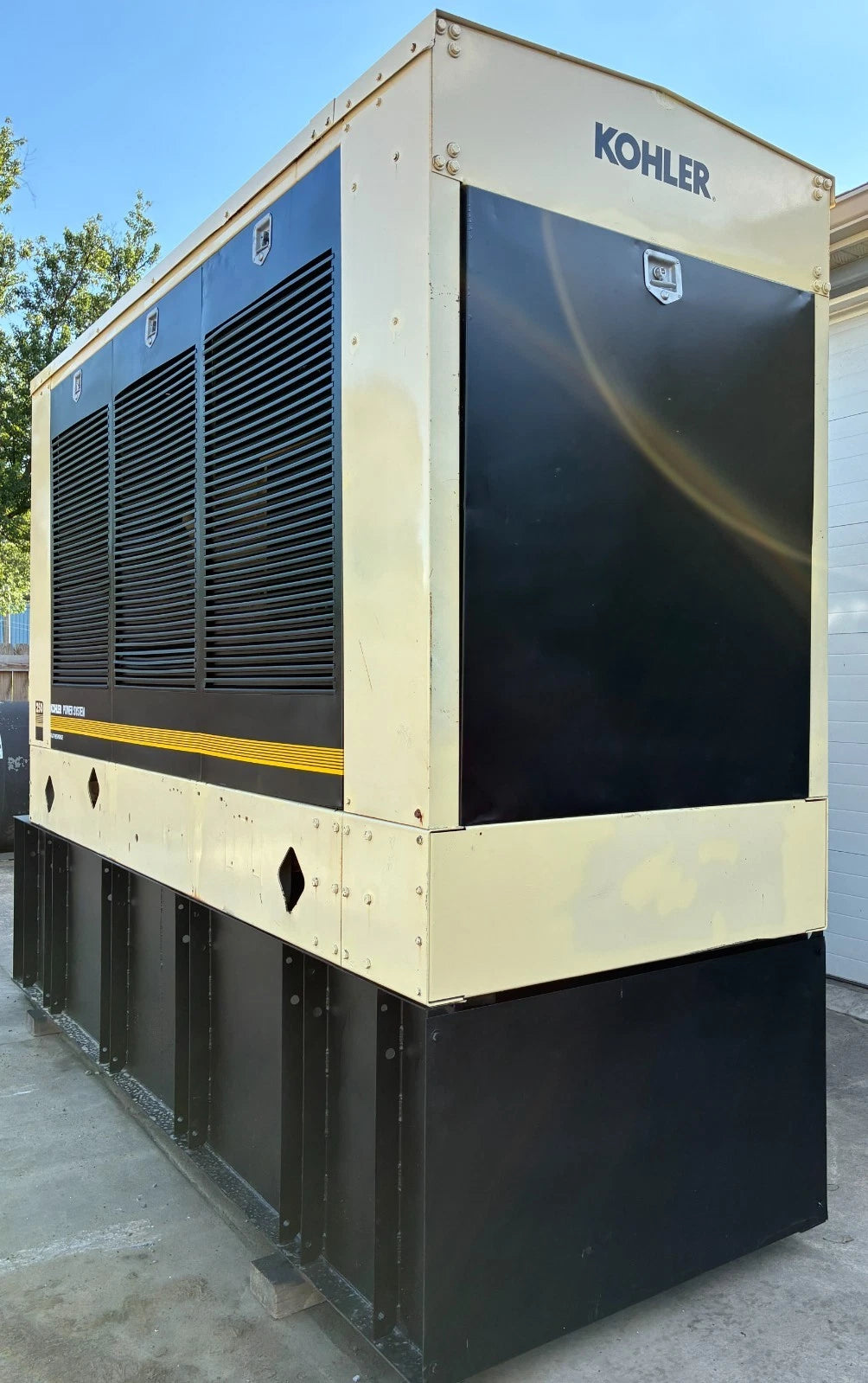 260KW Kohler Standby Detroit Diesel Generator, 1 or 3 Phase, w/ tank