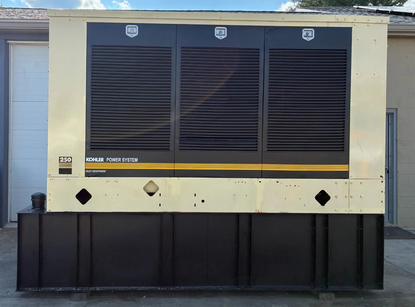 260KW Kohler Standby Detroit Diesel Generator, 1 or 3 Phase, w/ tank
