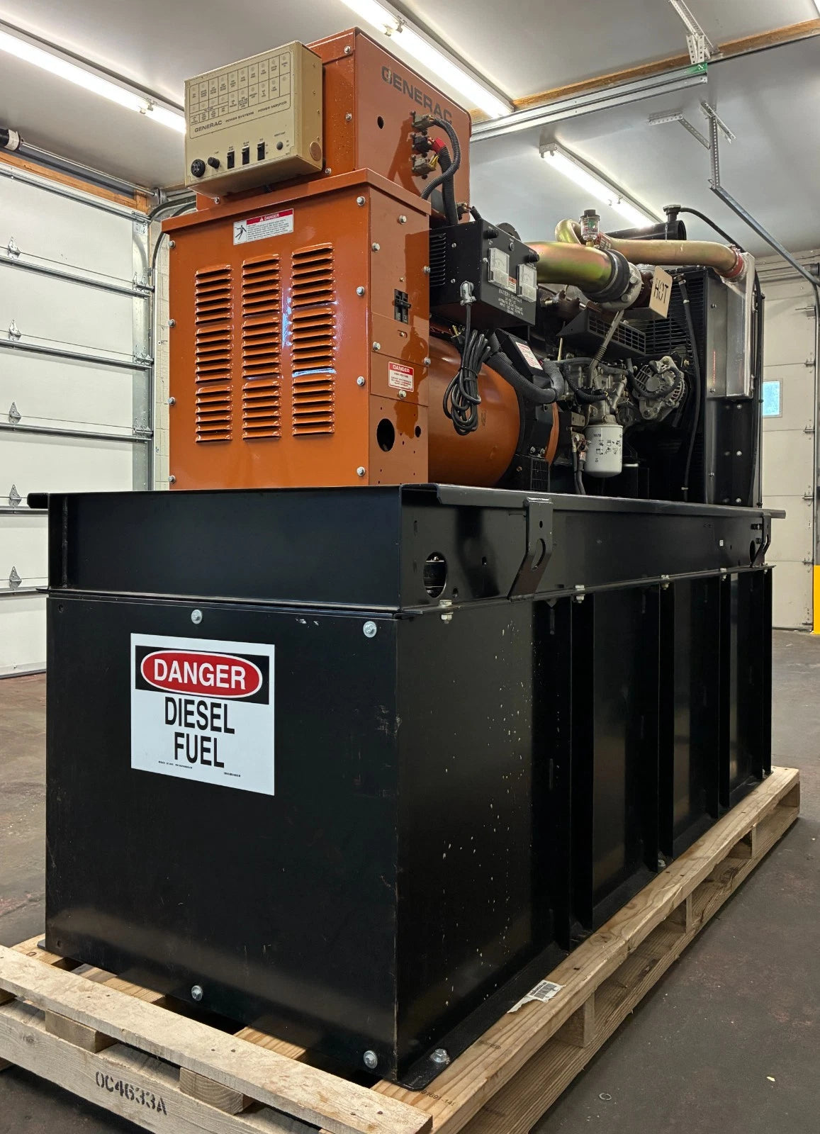 60KW Generac Diesel Standby Generator, 514hrs, 120/240v 1P, w/ tank