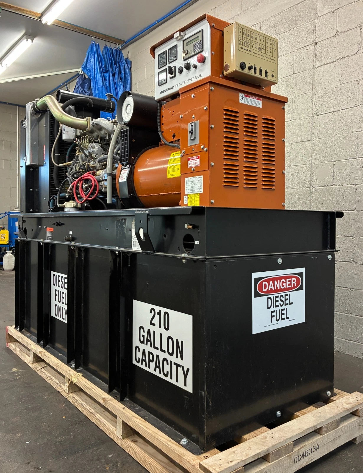 60KW Generac Diesel Standby Generator, 514hrs, 120/240v 1P, w/ tank